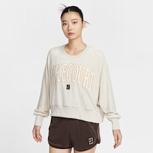 NikeCourt Heritage Women's Over-Oversized Crew-Neck Graphic Tennis Sweatshirt