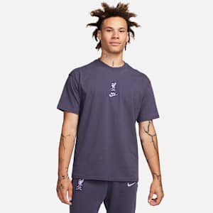 Liverpool F.C. Premium Essentials Men's Nike Football T-Shirt