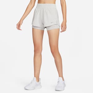 กางเกงขาสั้น 2-in-1 เอวปานกลาง 3 นิ้วผู้หญิง Nike Dri-FIT One