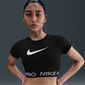 Nike Pro Dri-FIT rövid ujjú, rövid szabású, mintás női felső