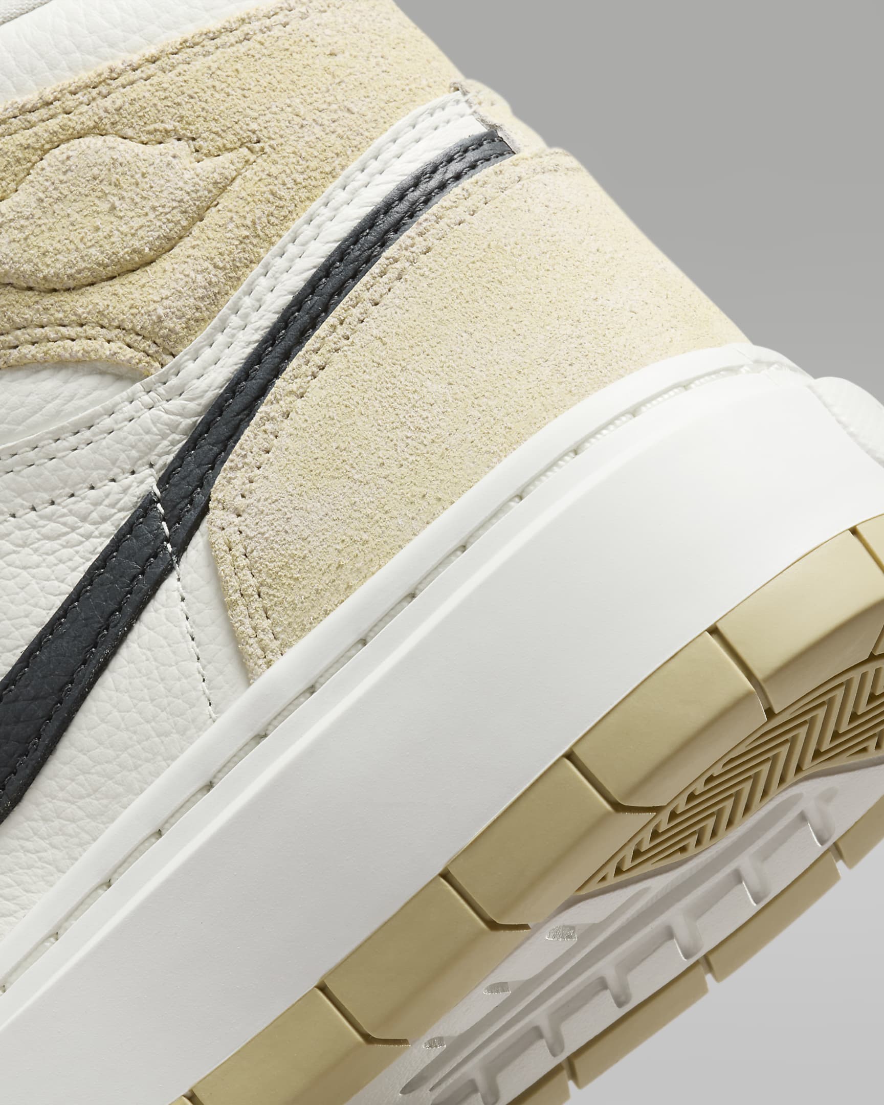 Chaussure Air Jordan 1 Elevate High pour Femme - Team Gold/Sail/Dark Smoke Grey