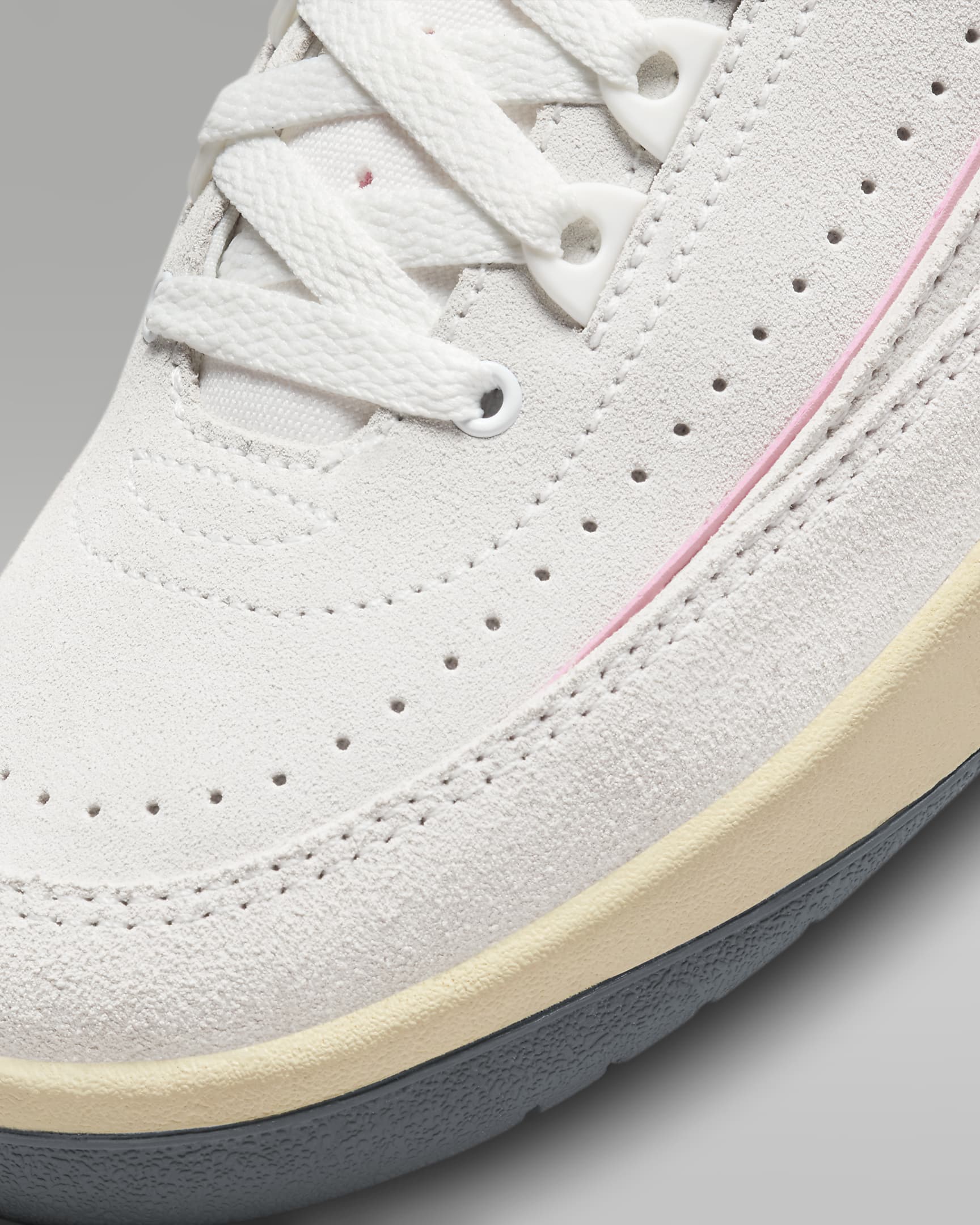 Air Jordan 2 Retro Women's Shoes - Summit White/Medium Soft Pink/Muslin/Gym Red