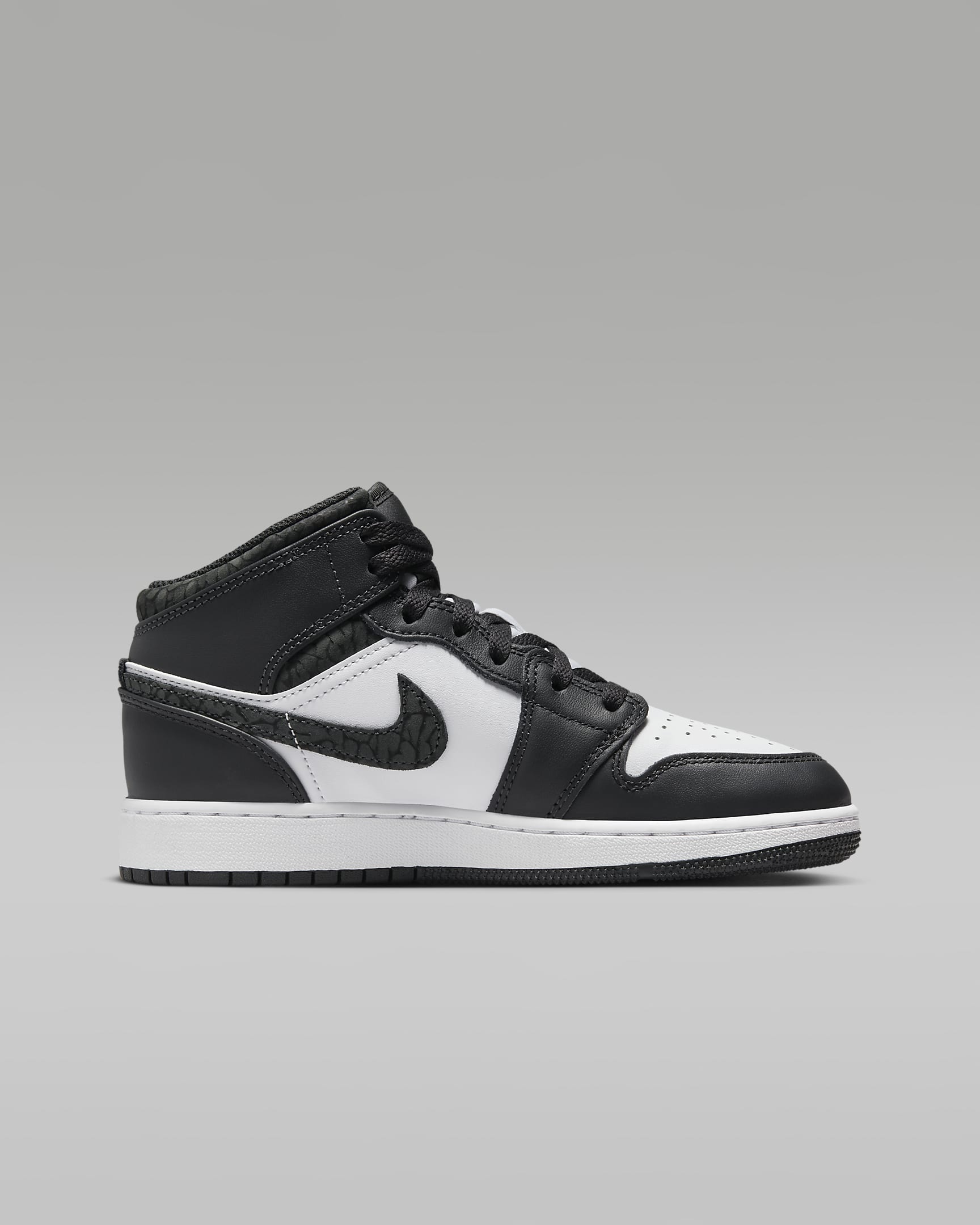 Air Jordan 1 Mid SE Older Kids' Shoes - Off-Noir/White/Black/Black