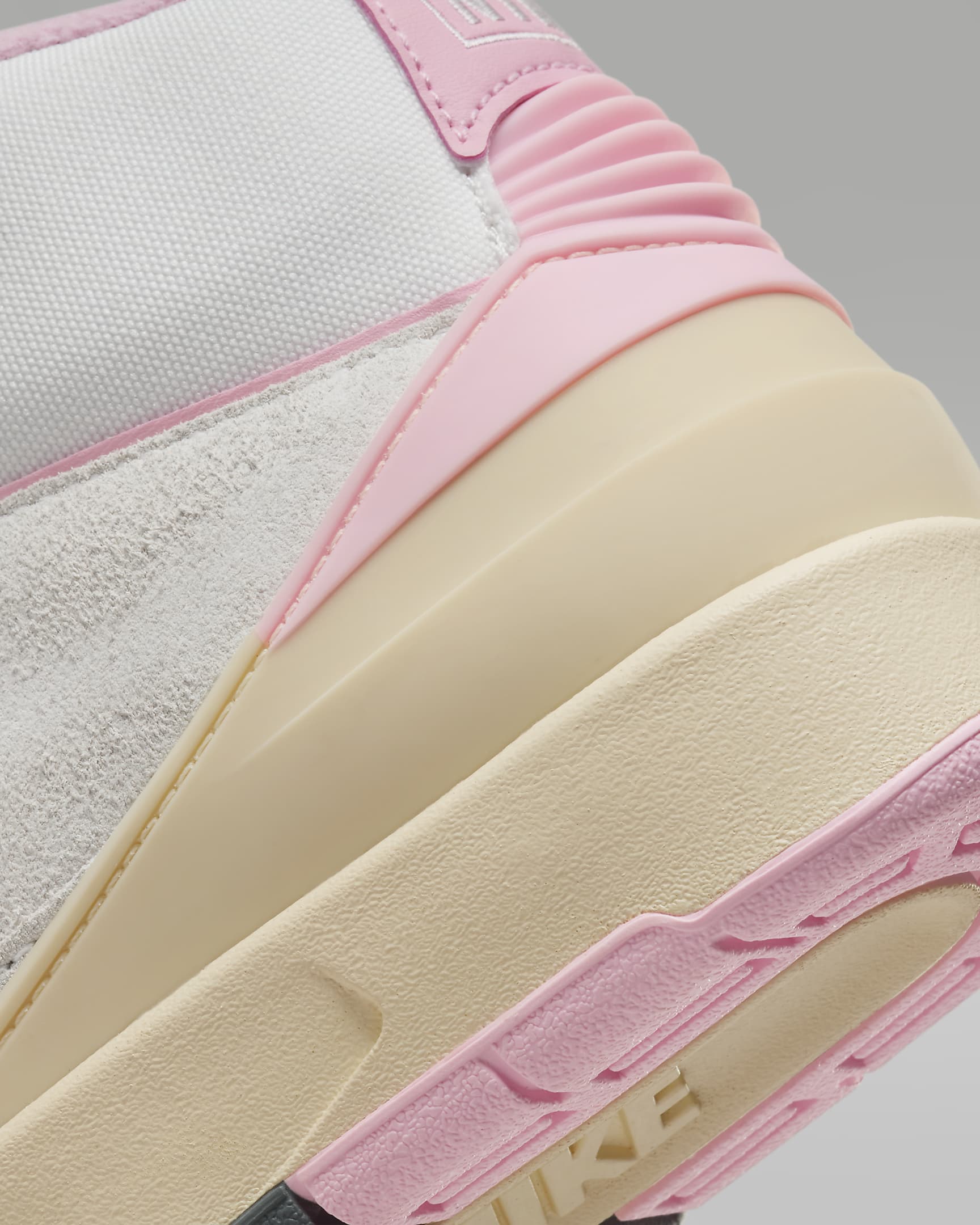 Air Jordan 2 Retro Women's Shoes - Summit White/Medium Soft Pink/Muslin/Gym Red