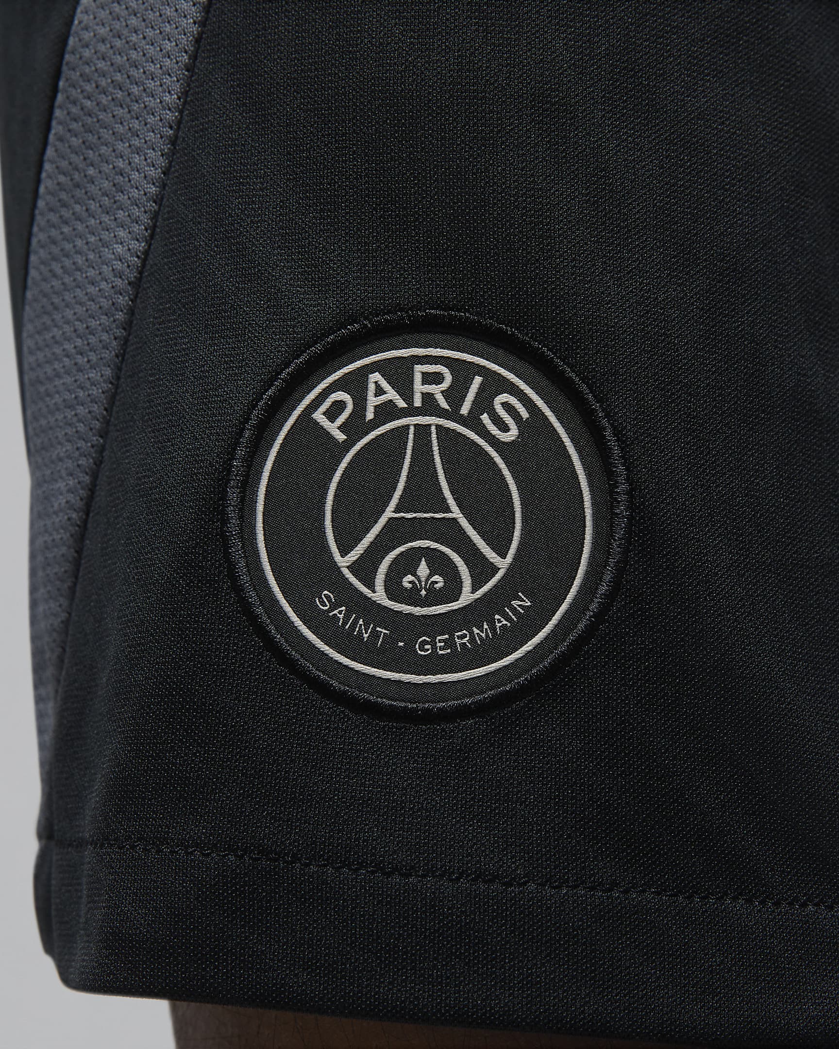 Short Officiel Paris Saint-Germain - Saison 2022/23 - 100% Polyester - Logo Nike - Coupe Standard - Pour Hommes