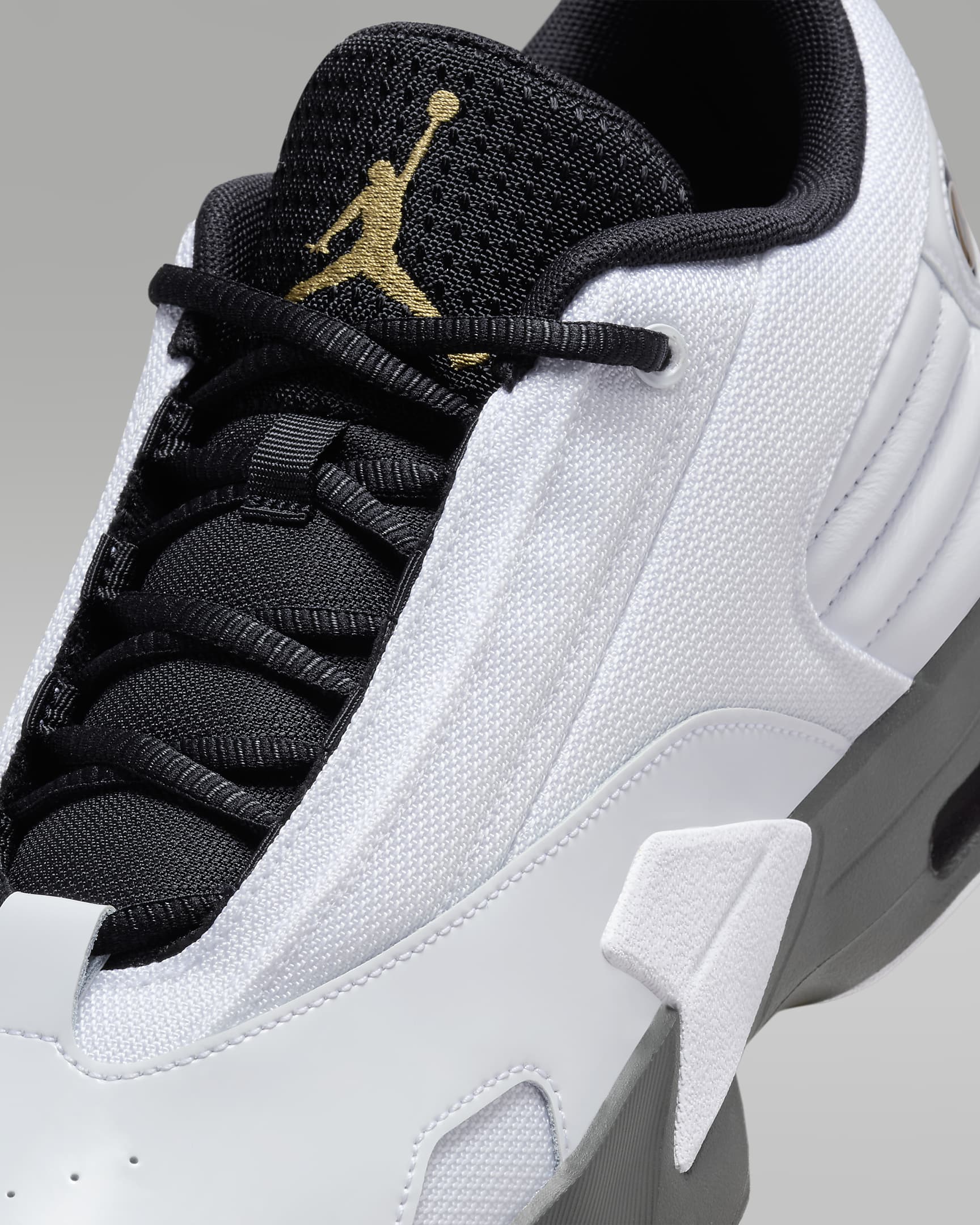 Jordan Max Aura 6 Men's Shoes - White/Black/Metallic Gold