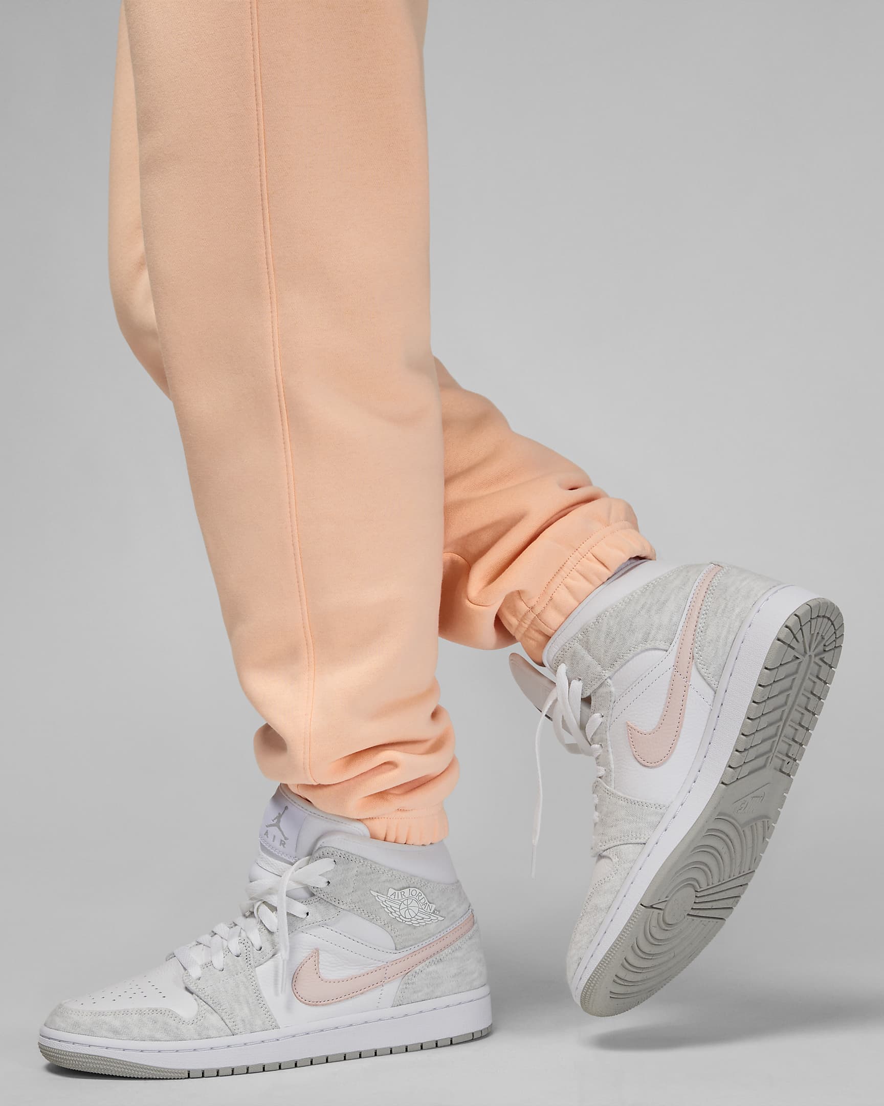 Jordan Brooklyn Women's Fleece Trousers. Nike AT
