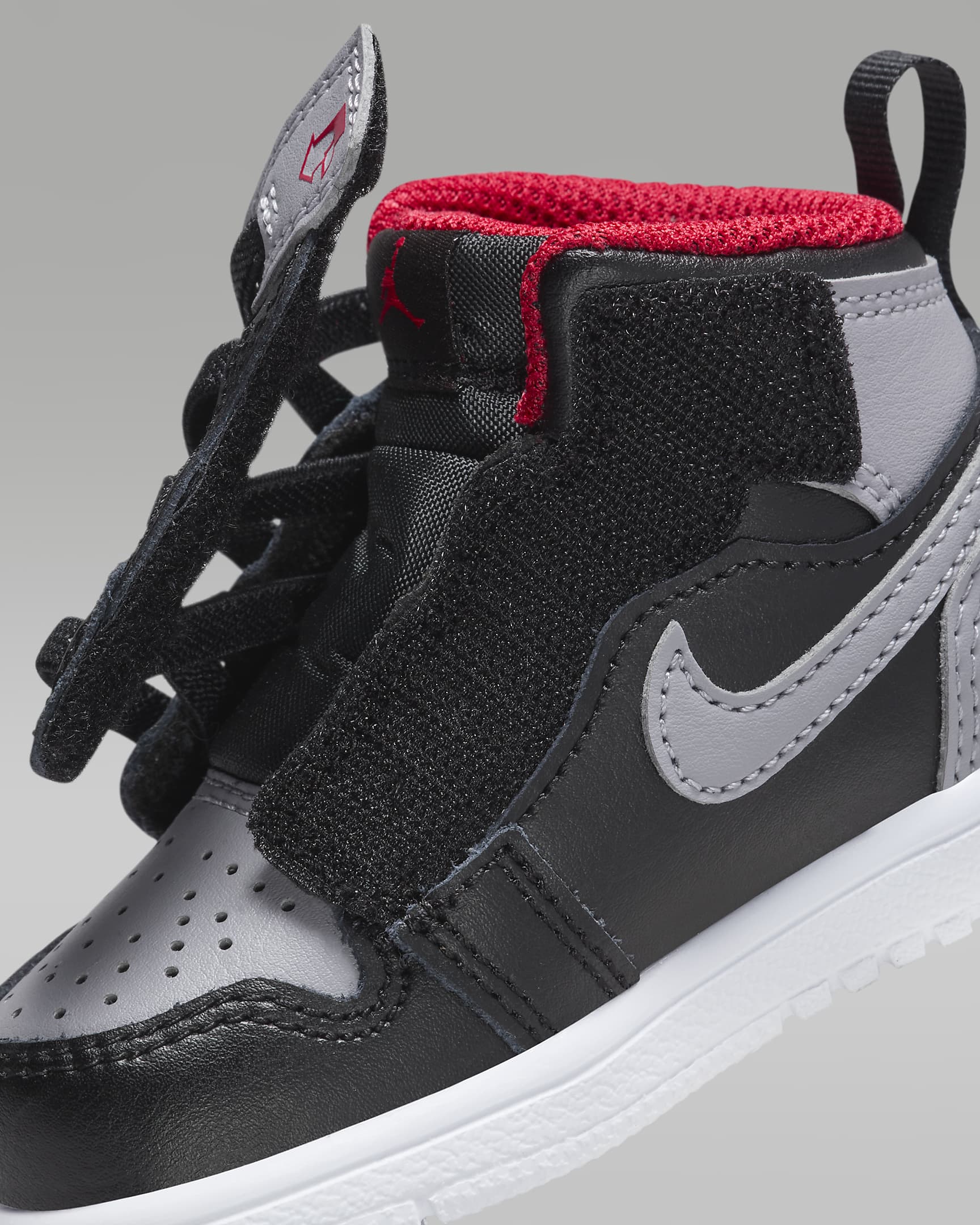 Jordan 1 Mid Alt Schuh für Babys und Kleinkinder. Nike AT