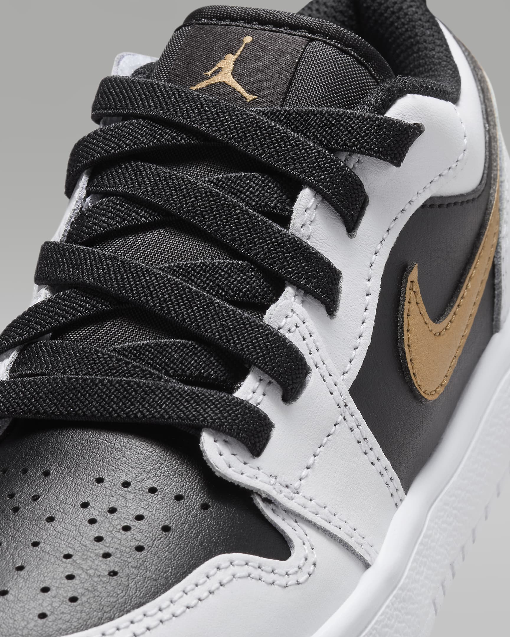 Chaussure Jordan 1 Low Alt pour enfant - Blanc/Noir/Metallic Gold