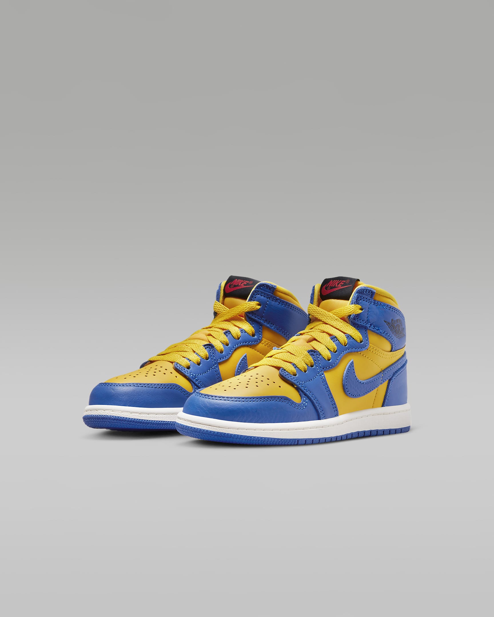 Jordan 1 Retro High OG Younger Kids' Shoes. Nike DK