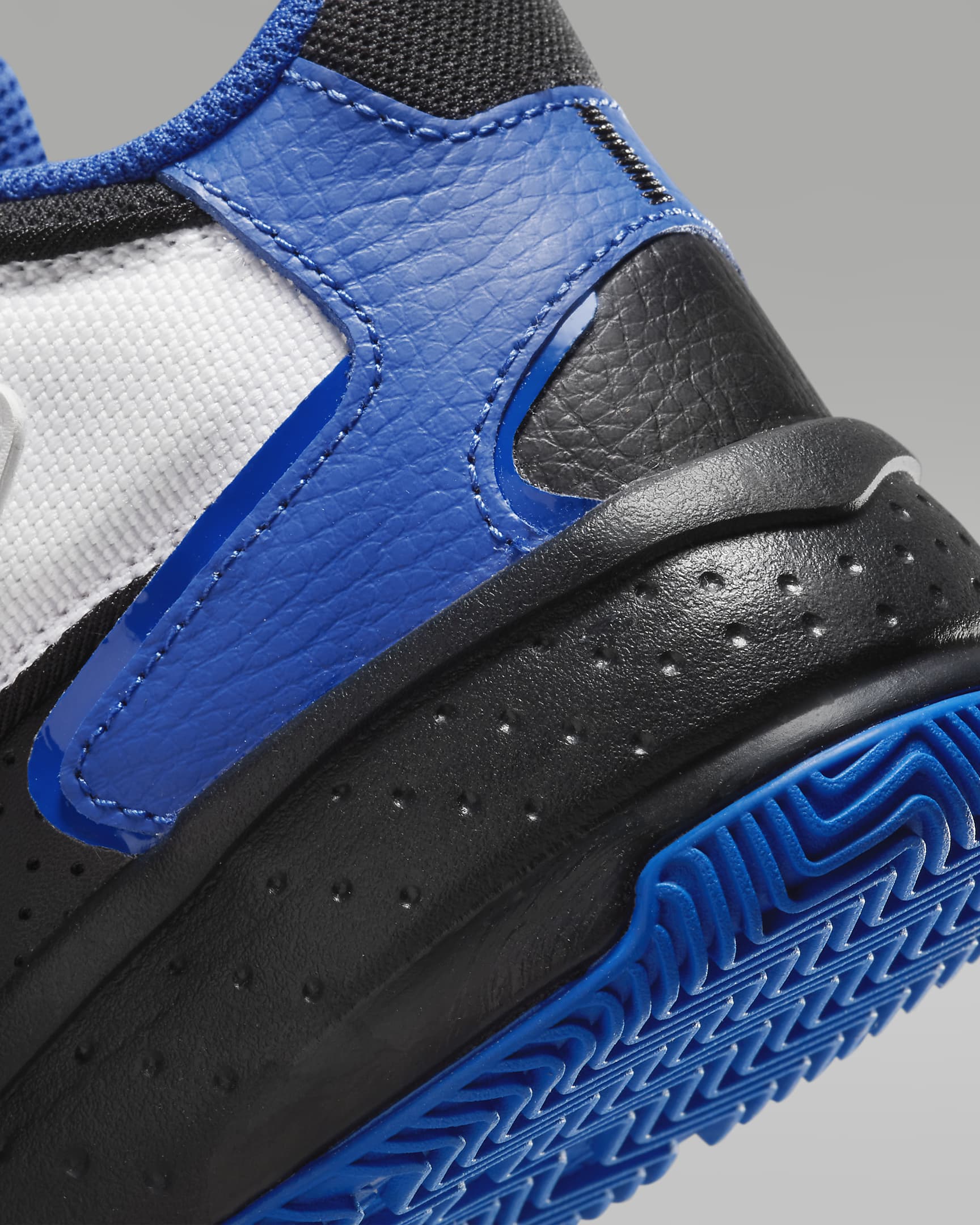 Jordan Max Aura 4 Younger Kids' Shoes. Nike PT