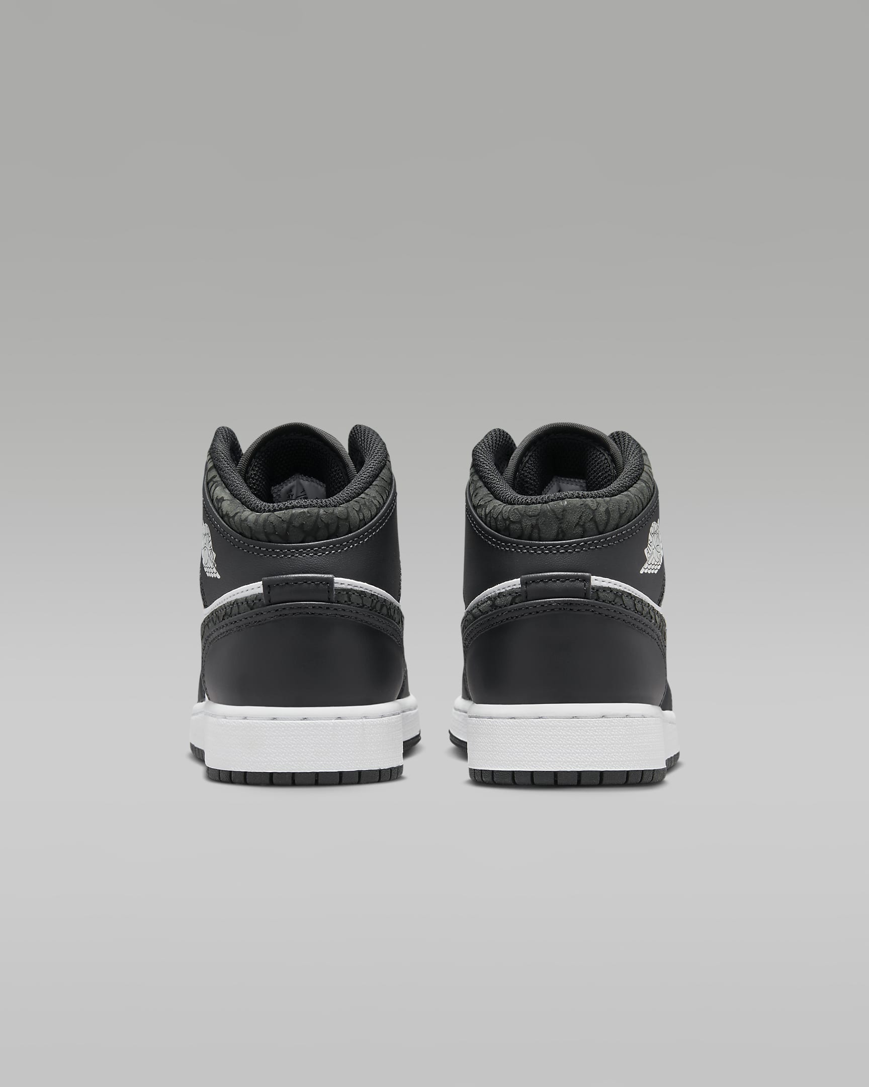 Air Jordan 1 Mid SE Older Kids' Shoes - Off-Noir/White/Black/Black