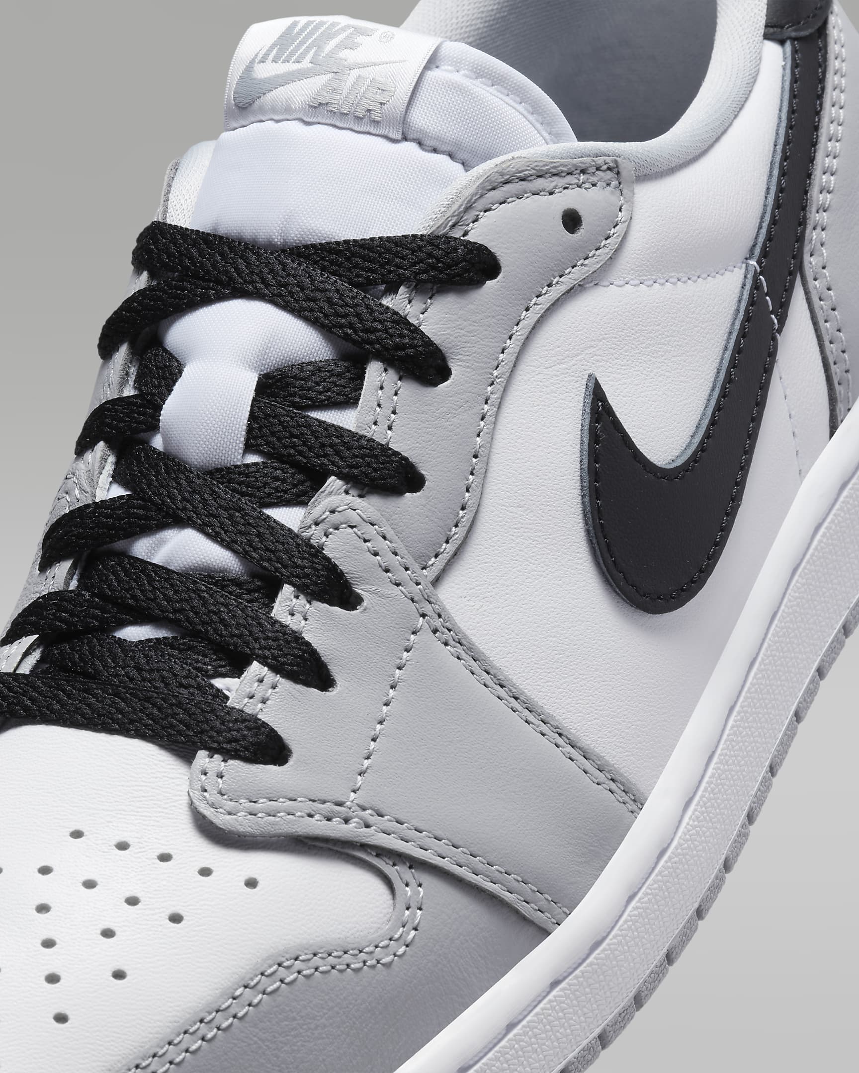 Tenis Air Jordan 1 Low OG "Wolf Grey" - Blanco/Gris lobo/Negro