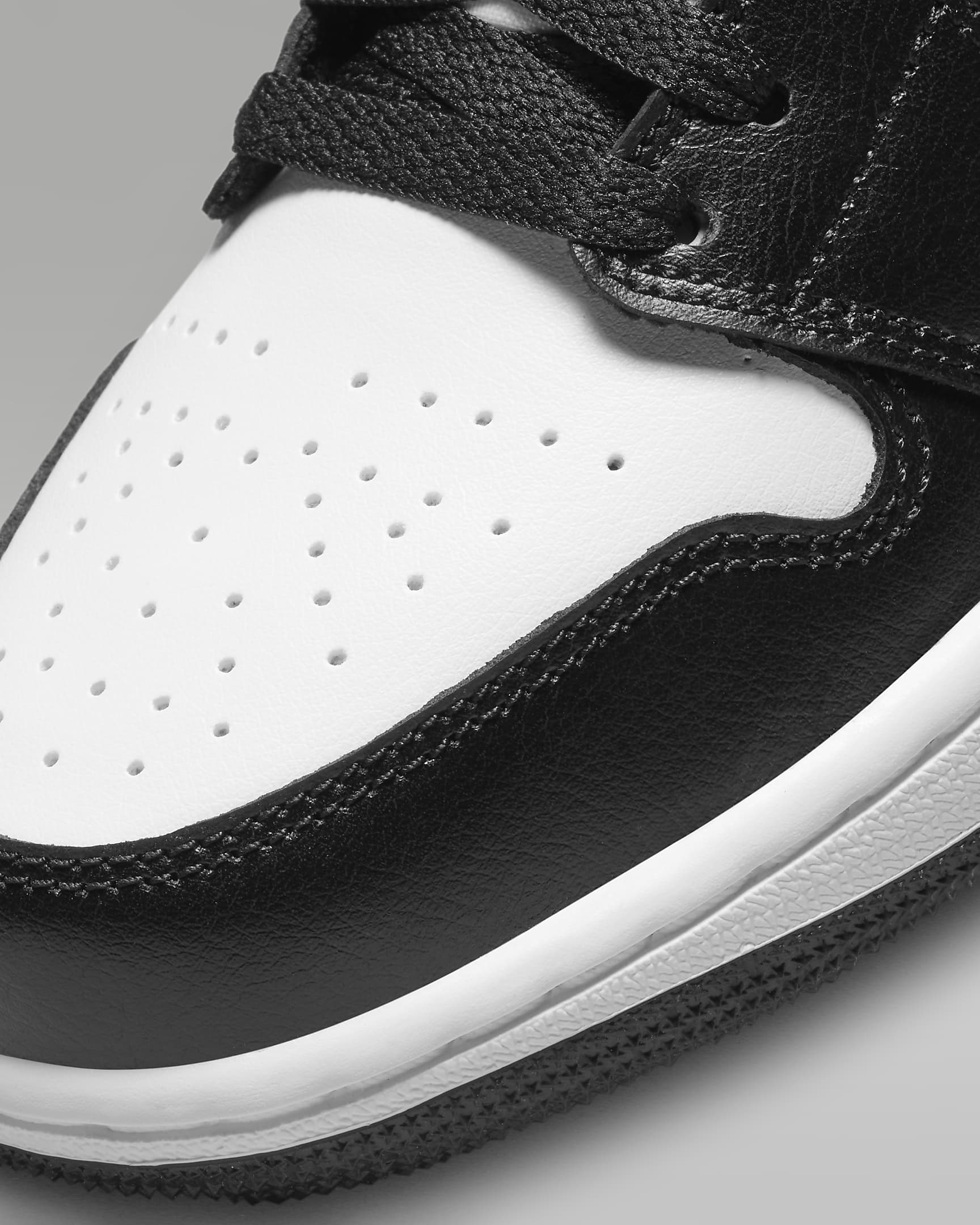 Air Jordan 1 Low Damenschuh - Weiß/Weiß/Schwarz