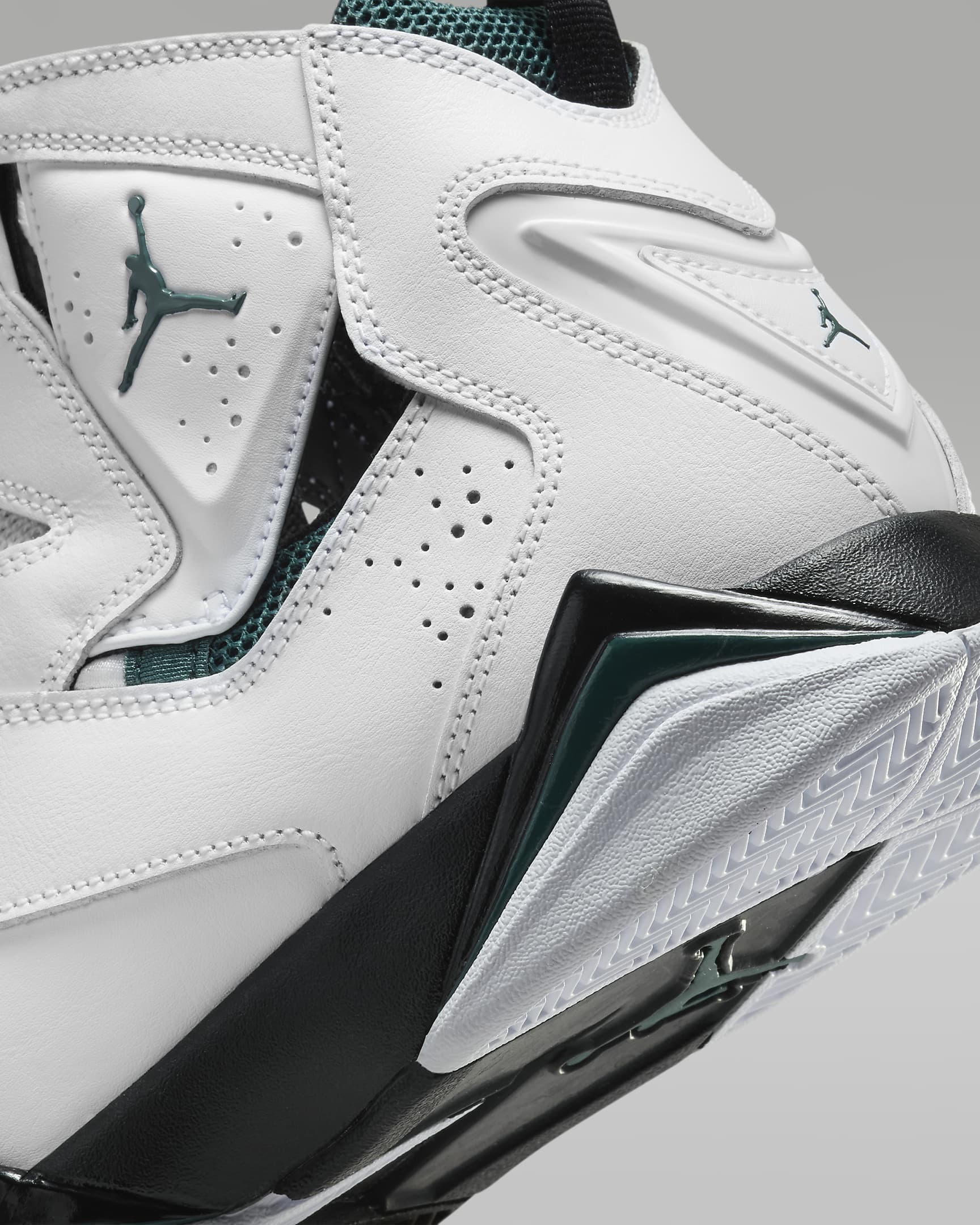 Jordan True Flight férficipő - Fehér/Oxidized Green/Fekete