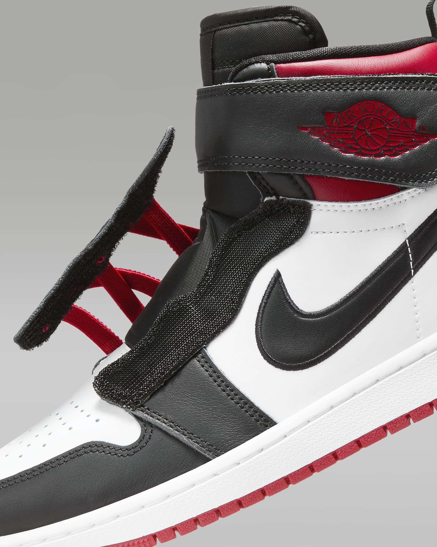 Air Jordan 1 Hi FlyEase Herrenschuh. Nike AT