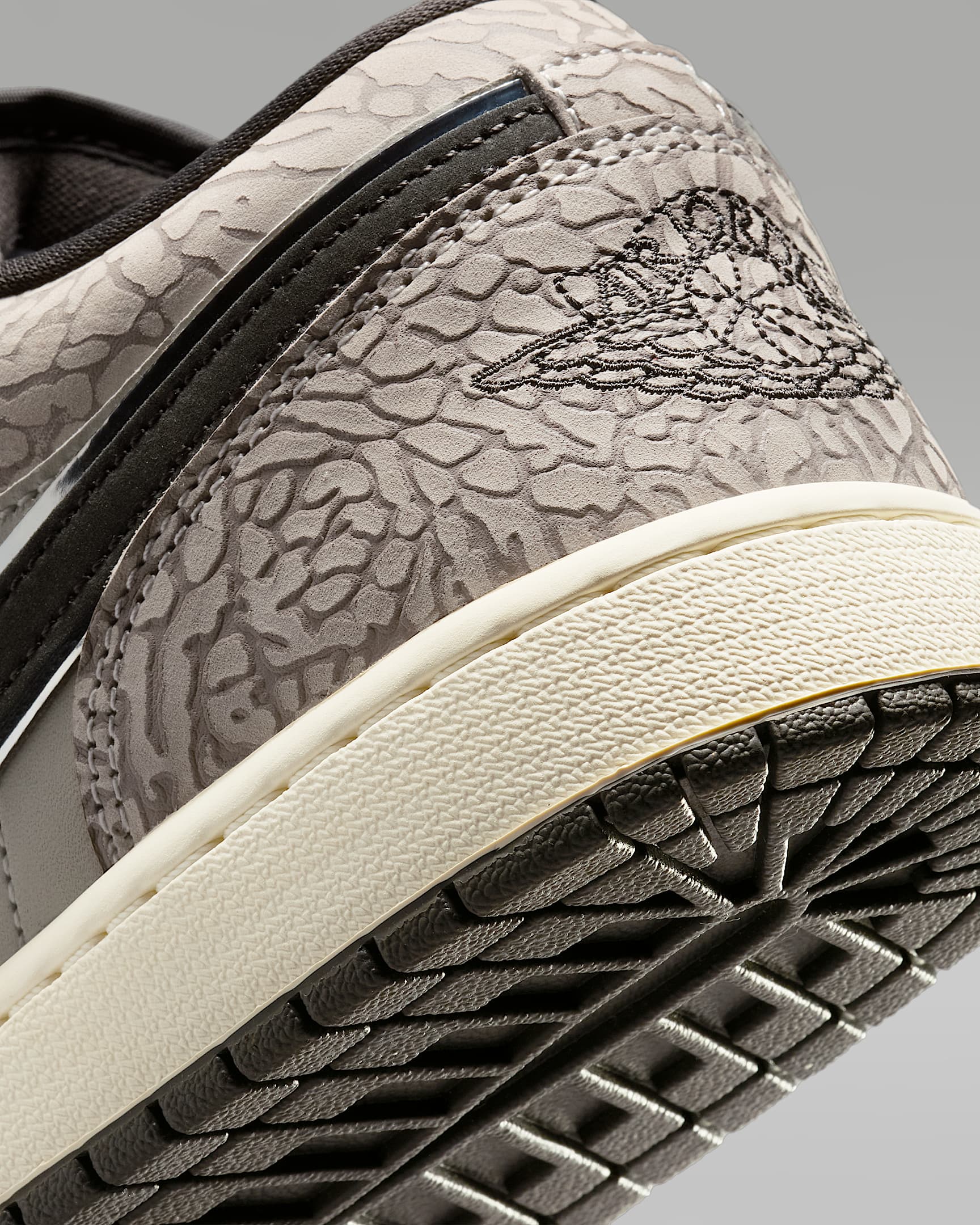 Air Jordan 1 Low SE Men's Shoes - Sail/Deep Pewter/Gamma Grey/Game Royal