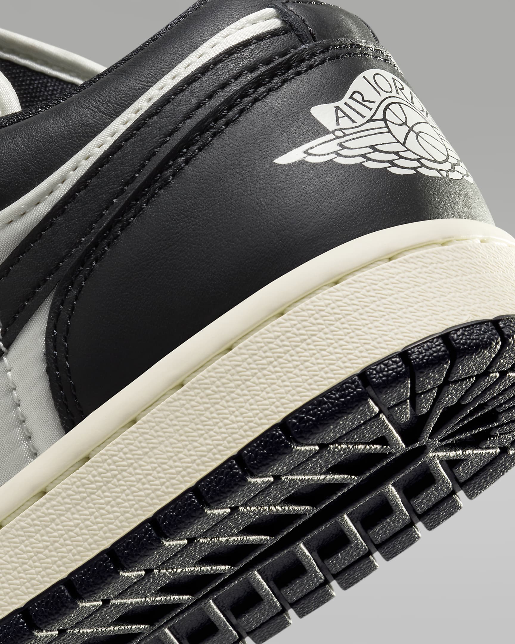 Air Jordan 1 Low SE Women's Shoes. Nike SK