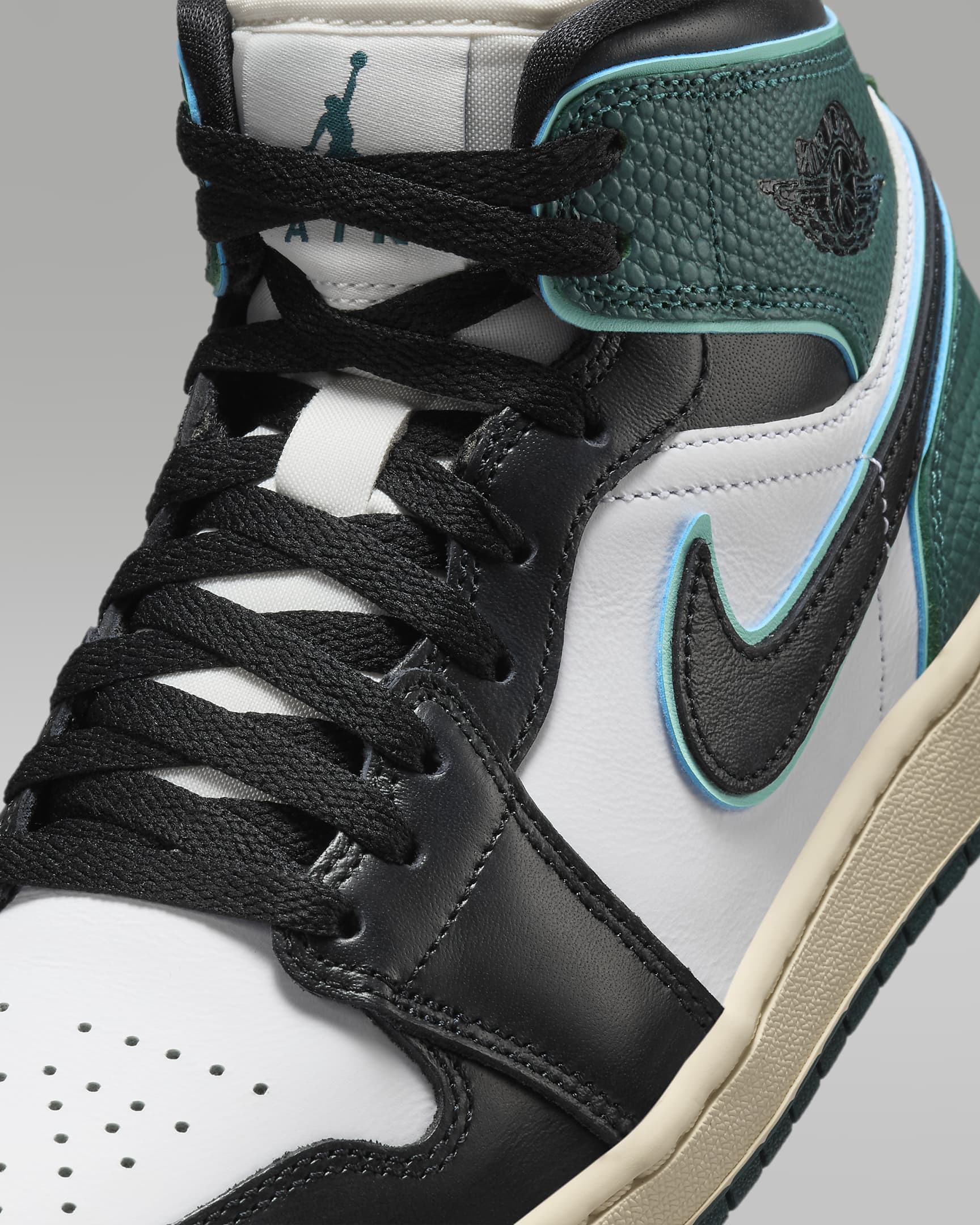 Chaussure Air Jordan 1 Mid SE pour femme - Blanc/Light Dew/Oxidized Green/Noir