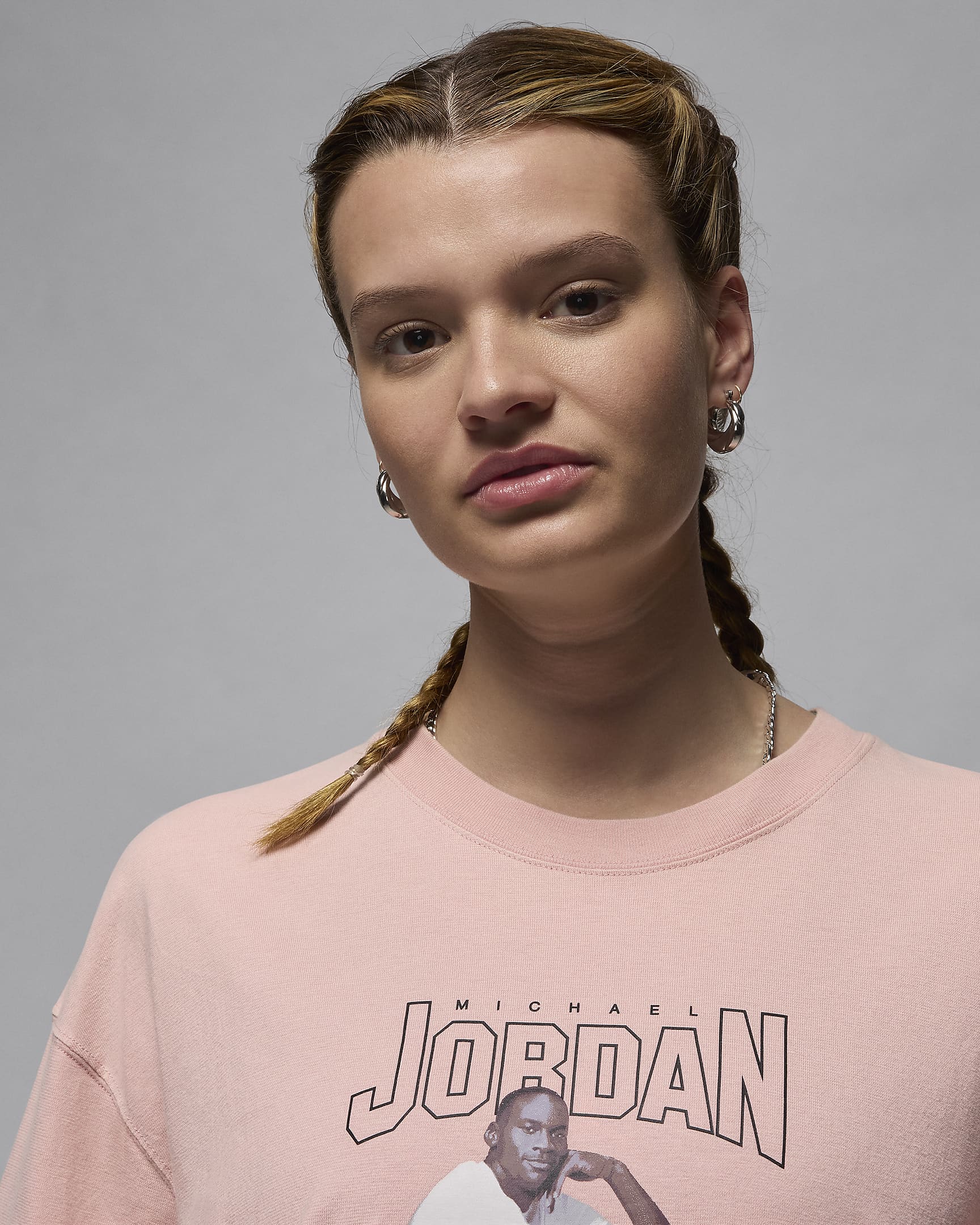 Jordan Women's Oversized Graphic T-Shirt. Nike BG