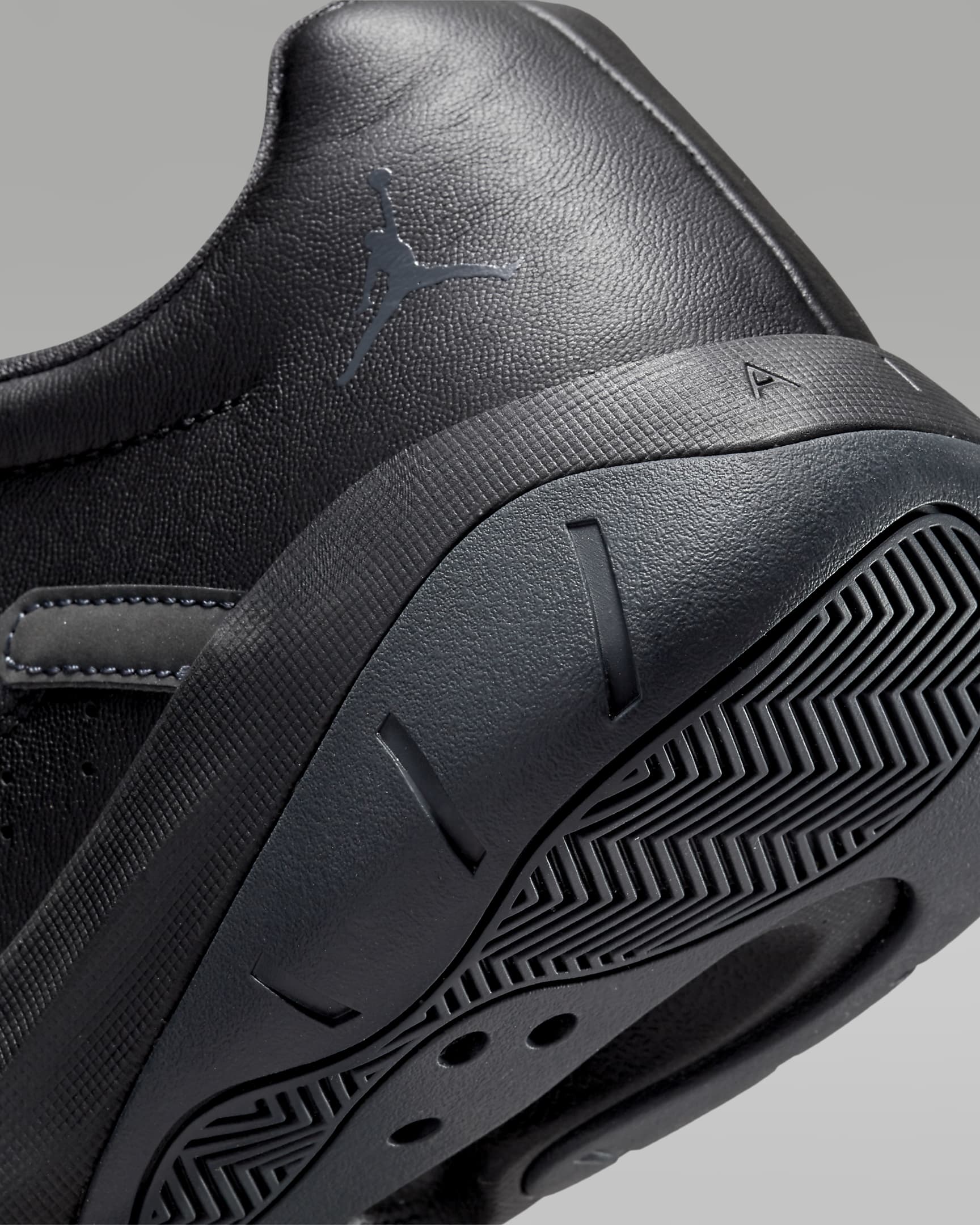 Air Jordan 11 CMFT Low Men's Shoes. Nike SI