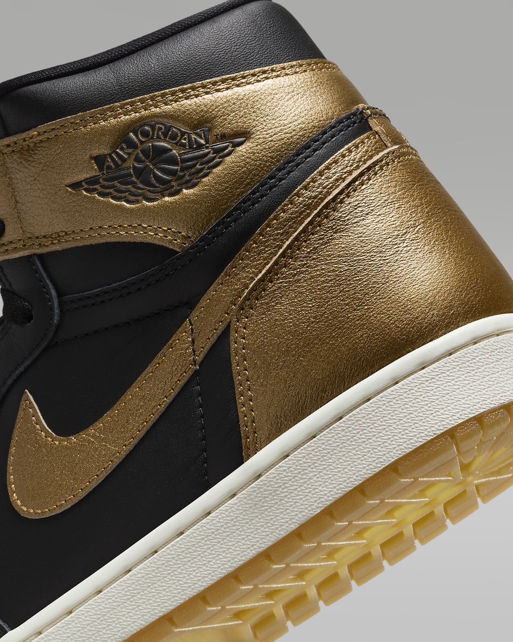 Air Jordan 1 Retro High OG 'Black and Gold' Men's Shoes - Black/Sail/Metallic Gold