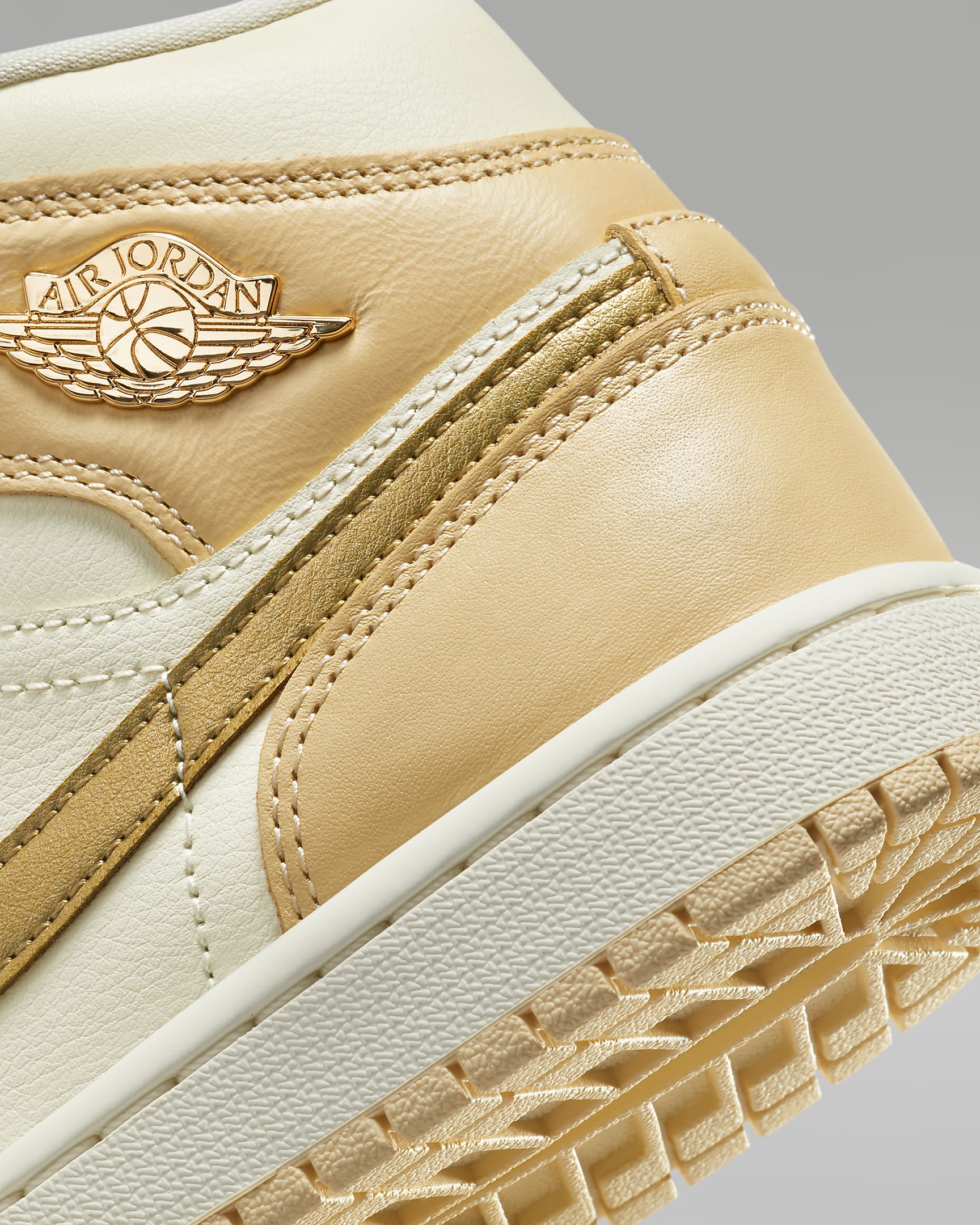 Air Jordan 1 Mid SE Women's Shoes - Pale Vanilla/Coconut Milk/Sail/Metallic Gold