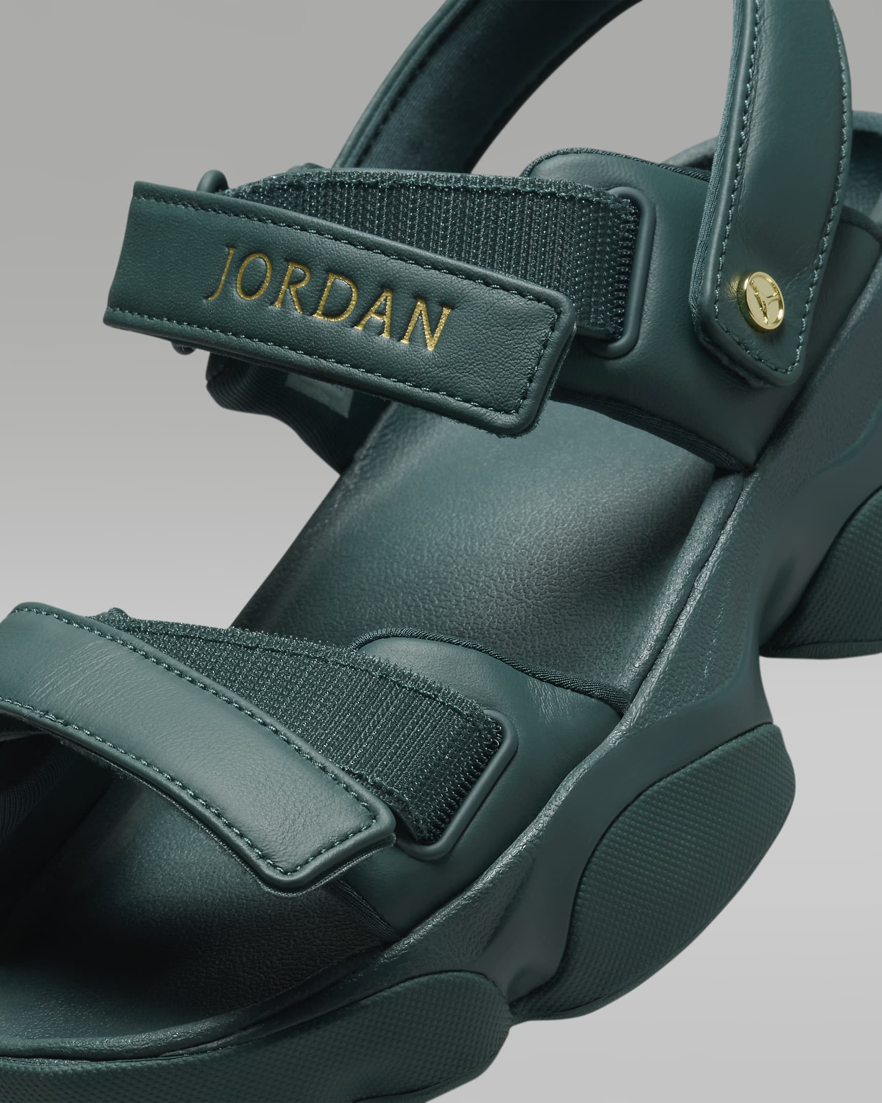 รองเท้าแซนดัลผู้หญิง Jordan Deja - Oxidized Green/Metallic Gold