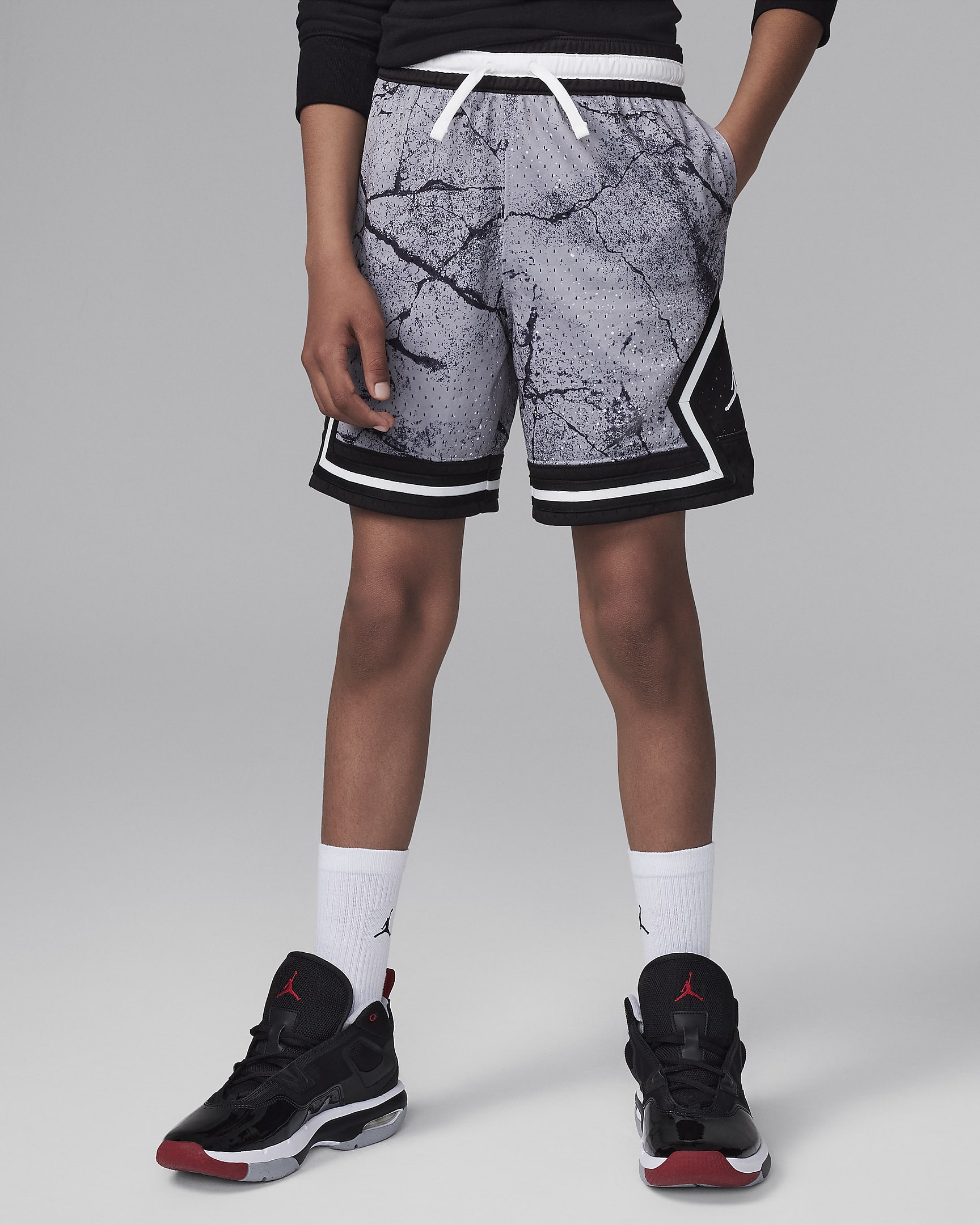 Jordan Dri-FIT Sportshorts mit MJ-Print und diamantförmigen Akzenten (ältere Kinder) - Cement Grey