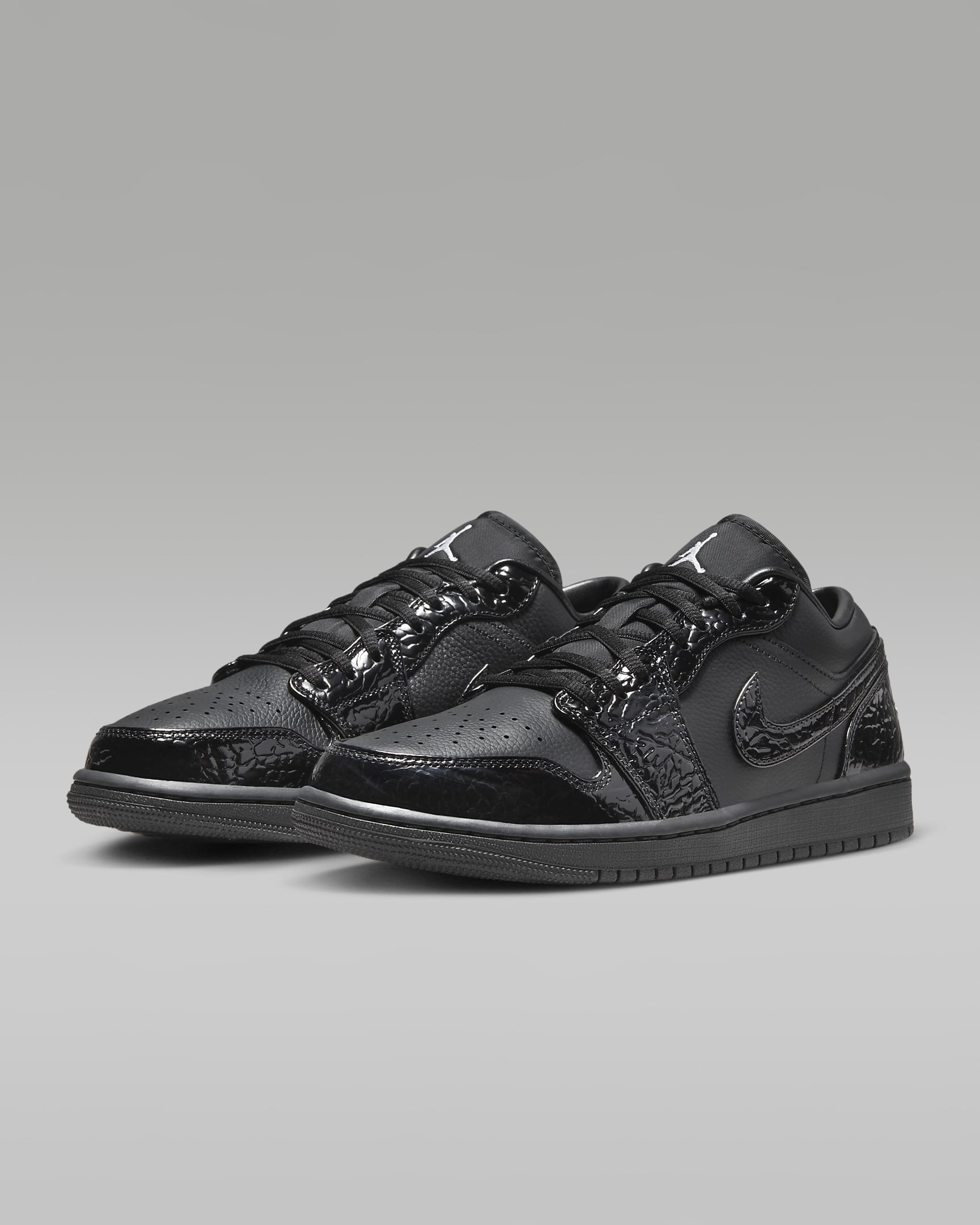 Tenis Air Jordan 1 Low SE - Negro/Blanco/Plata metalizado/Negro