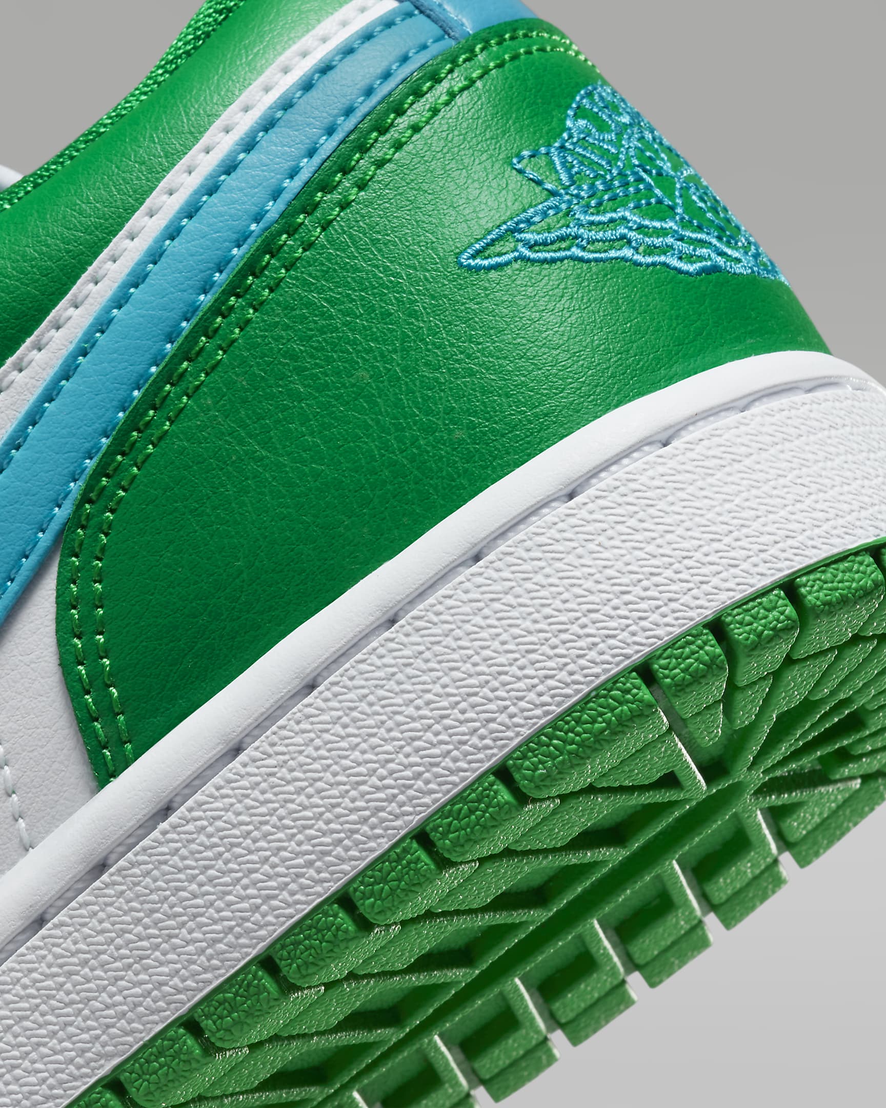 Air Jordan 1 Low Women's Shoes - Lucky Green/White/Aquatone