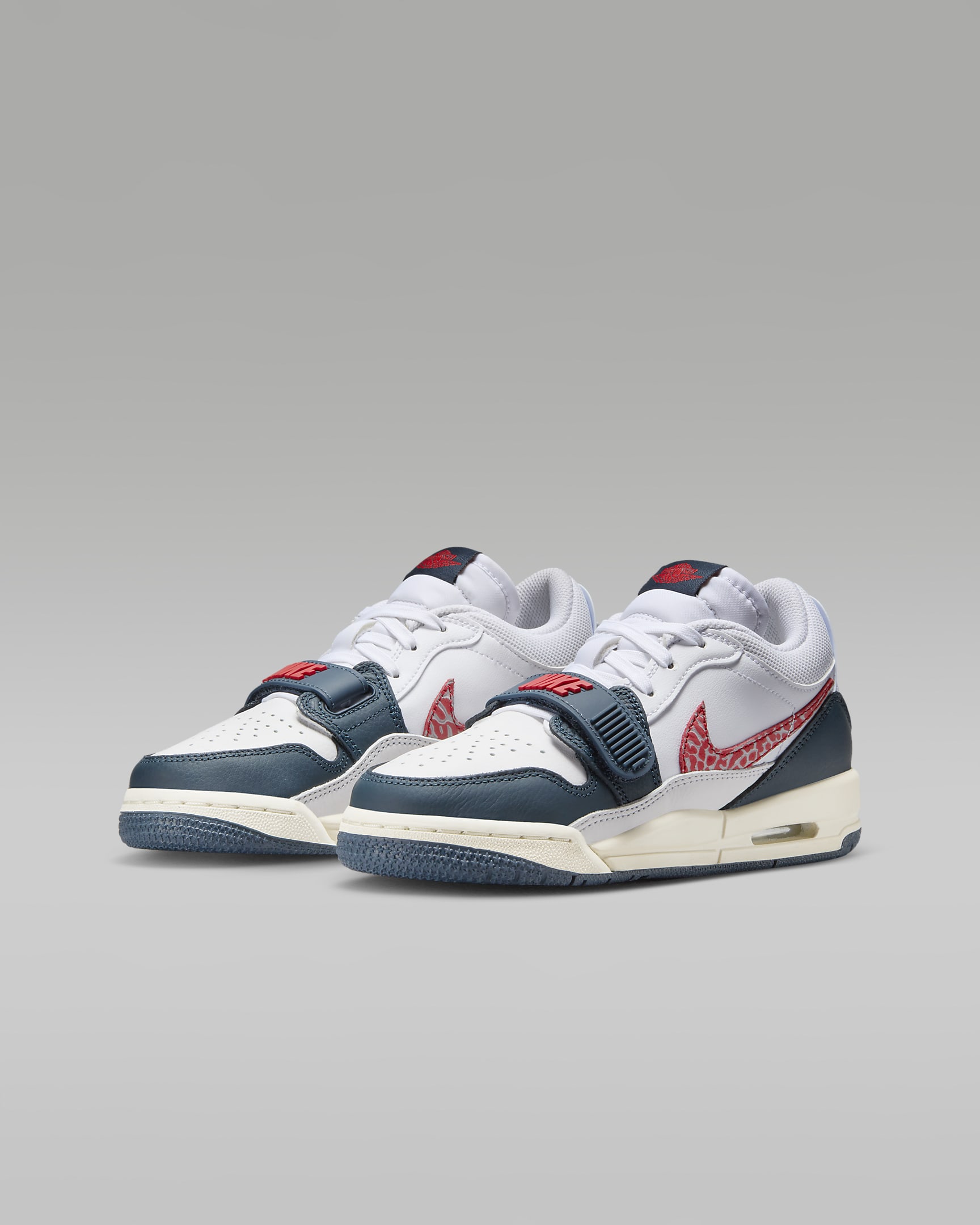 Air Jordan Legacy 312 低筒大童鞋款 - 白色/Wolf Grey/Pale Ivory/Armory Navy