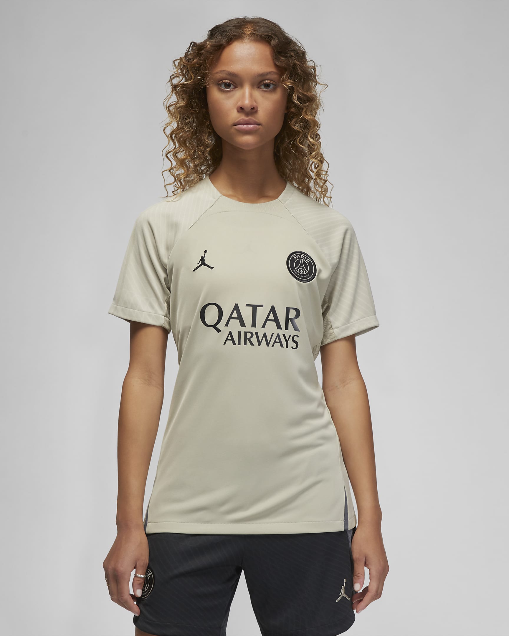 Haut de foot en maille à manches courtes Jordan Dri-FIT Paris Saint-Germain Strike Third pour femme - Stone/Stone/Iron Grey/Noir