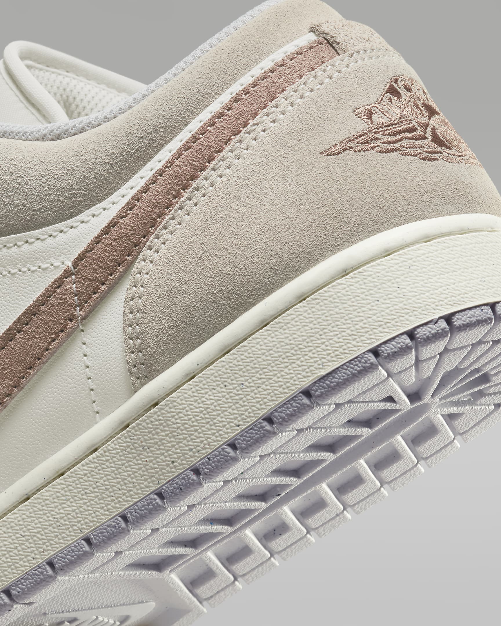 Sapatilhas Air Jordan 1 Low SE para homem - Castanho claro Legend/Sail/Cinzento Neutral/Castanho Archaeo