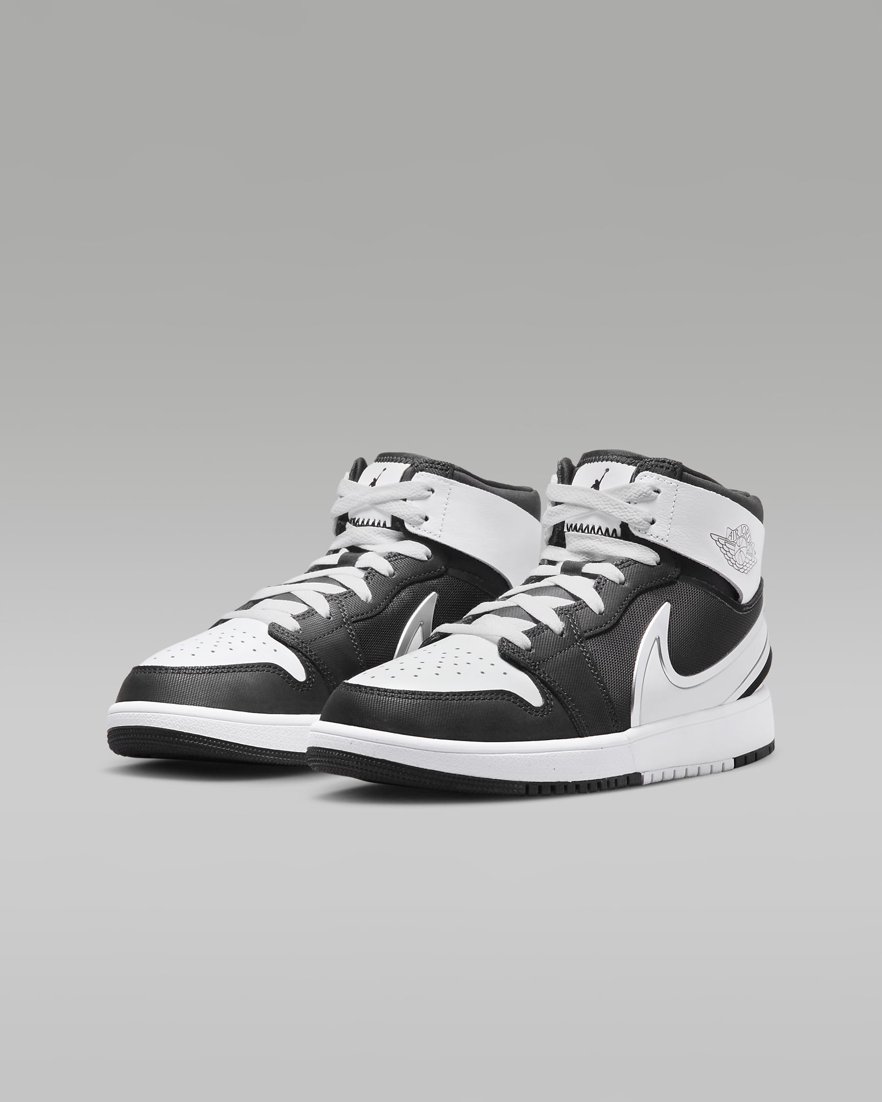 Jordan 1 Mid RM EasyOn Schuh für (ältere Kinder) - Schwarz/Weiß