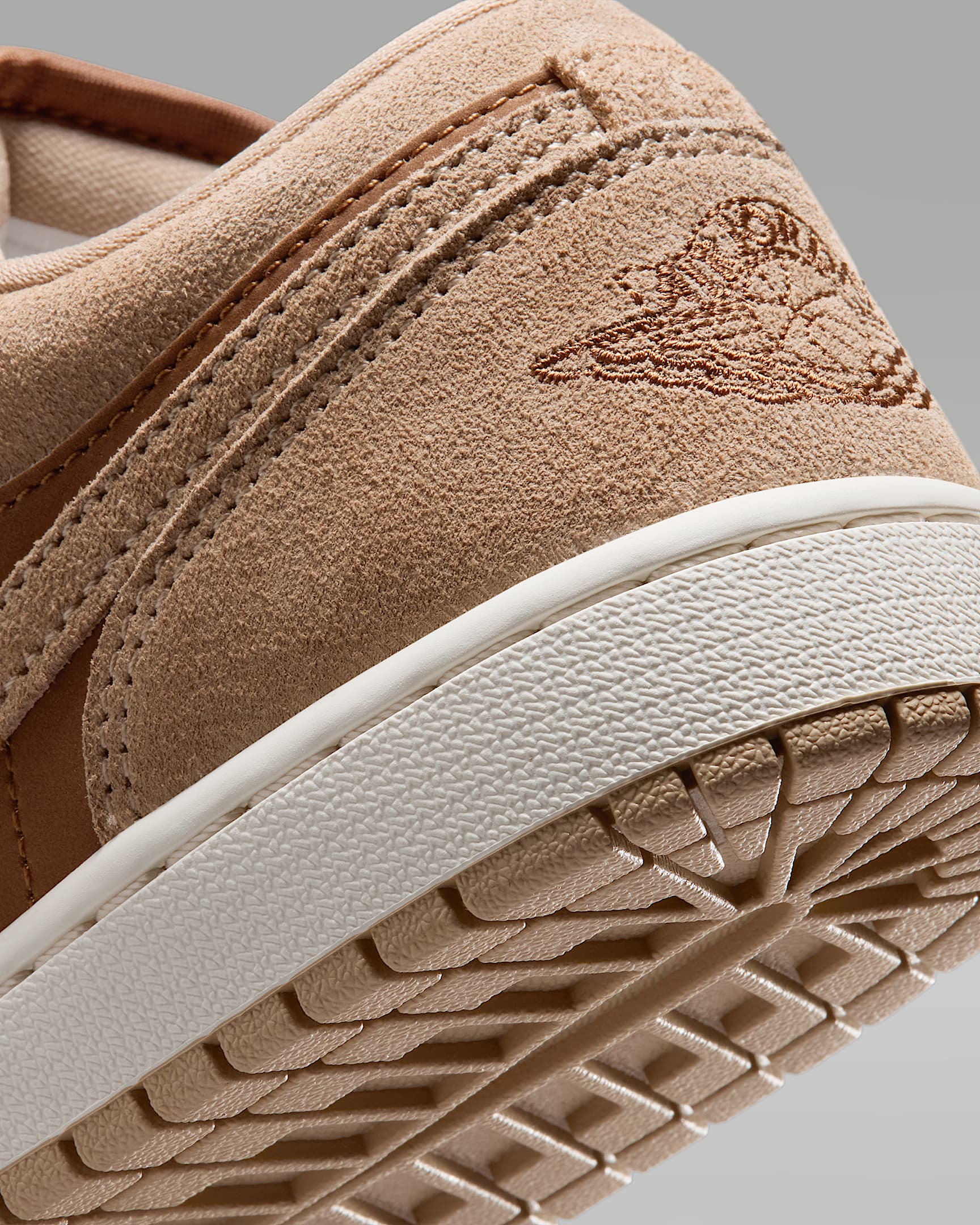 Air Jordan 1 Low Women's Shoes - Legend Medium Brown/Chalk/Light British Tan