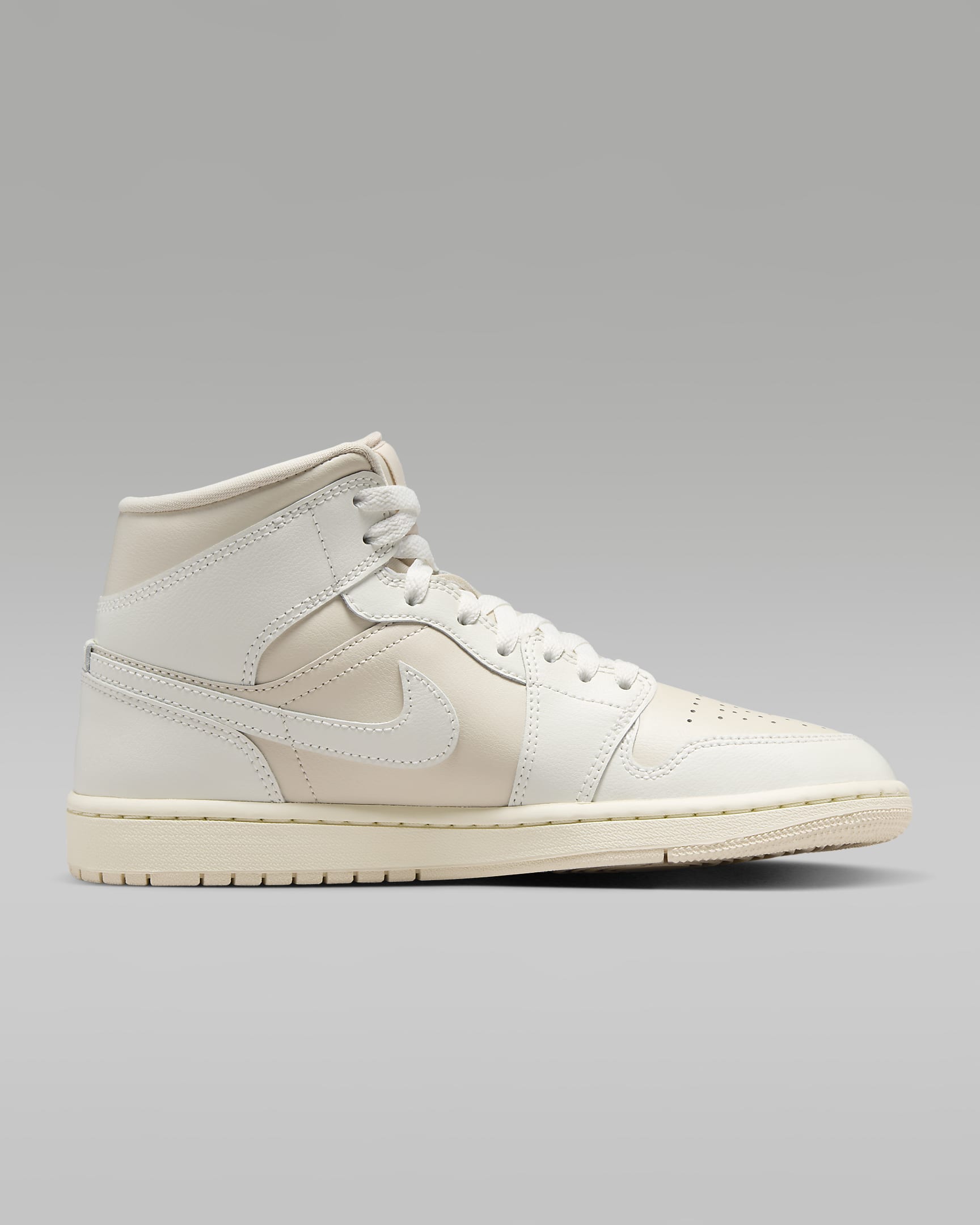 Sapatilhas Air Jordan 1 Mid para mulher - Castanho claro Legend/Muslin/Sail