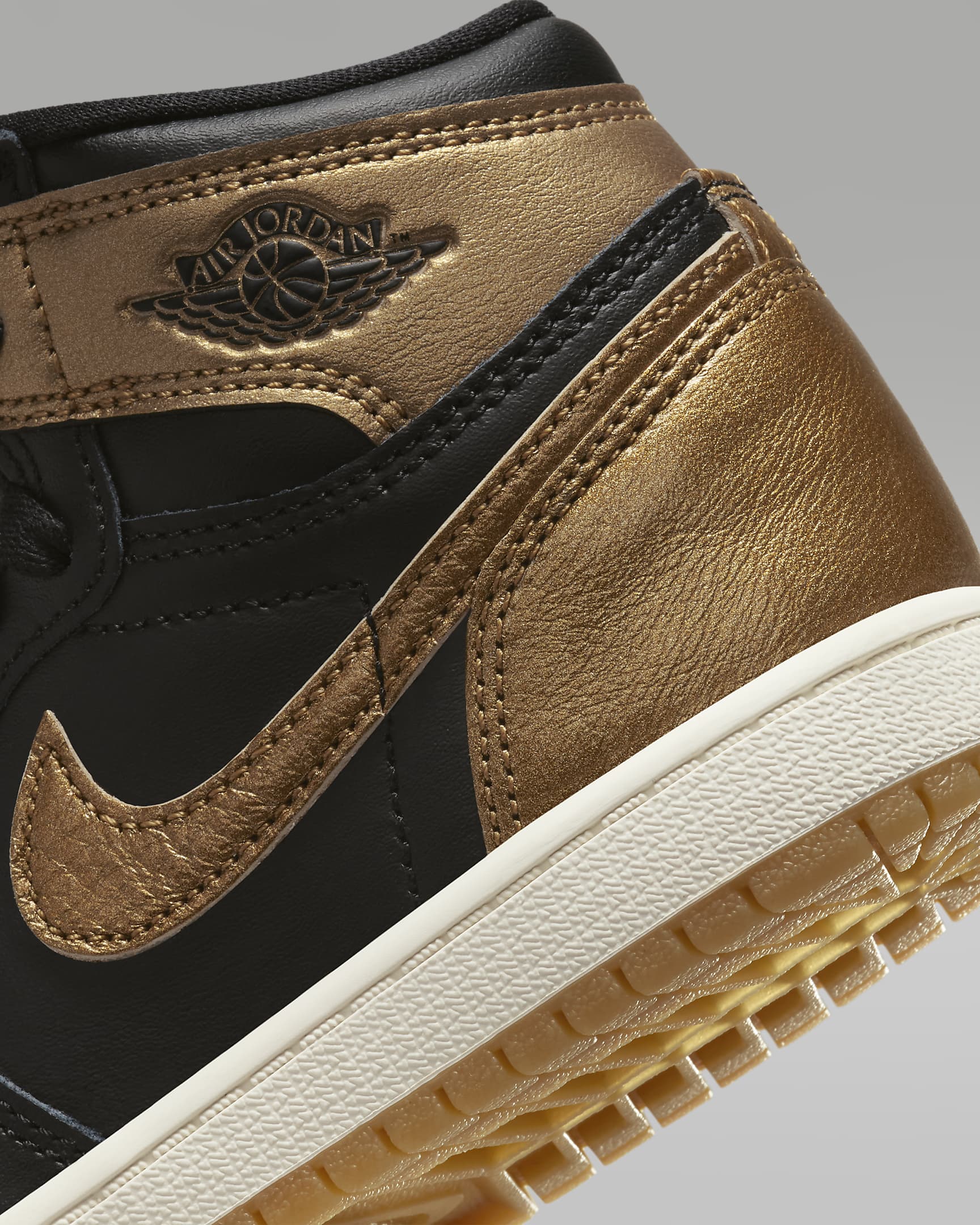 Jordan 1 Retro High OG "Black and Gold" Little Kids' Shoes - Black/Sail/Metallic Gold