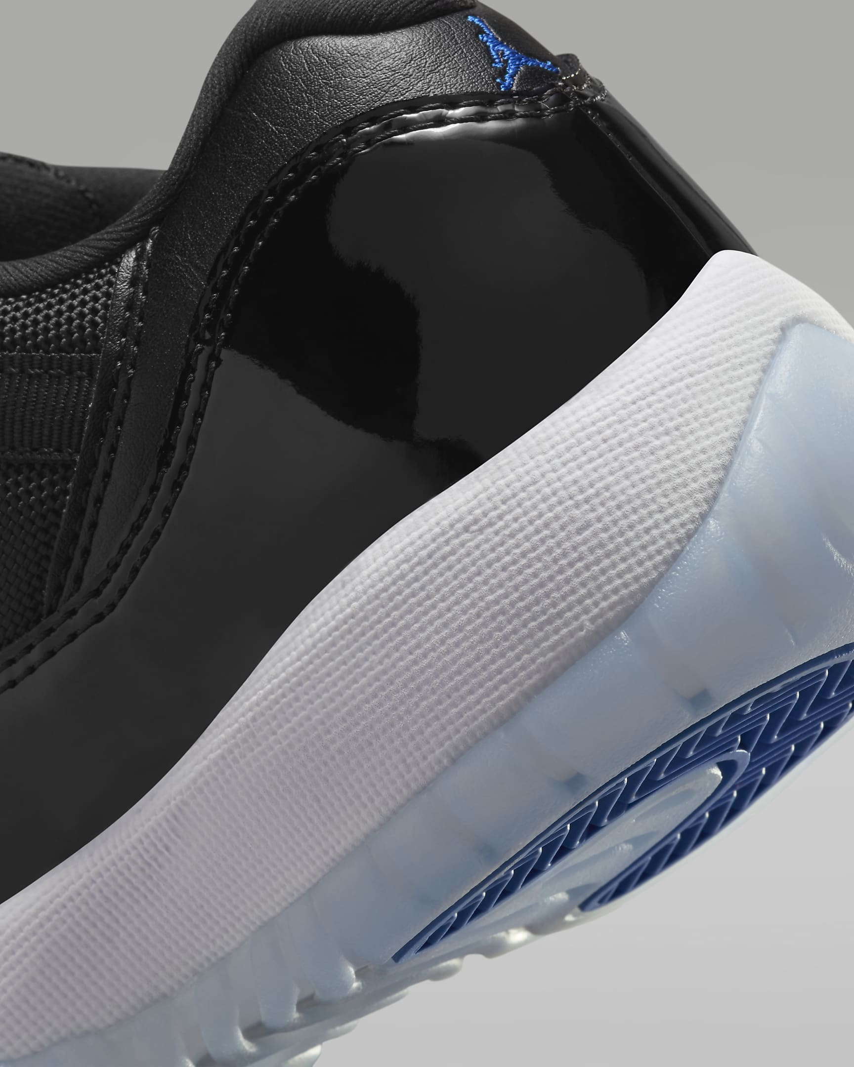 Air Jordan 11 Retro Low Older Kids' Shoes. Nike NL