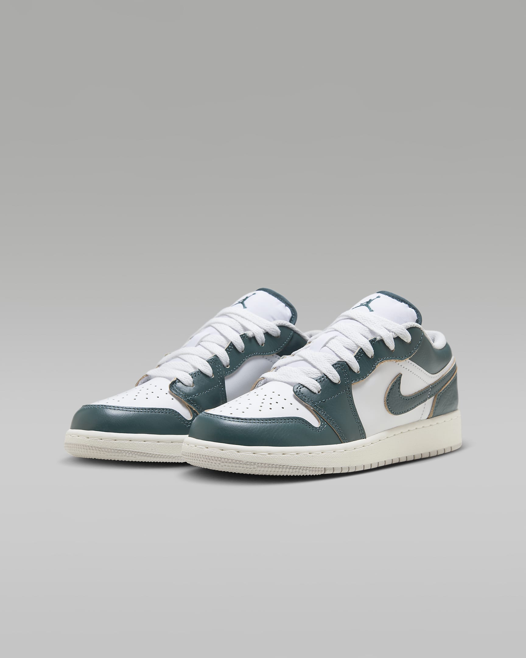 Air Jordan 1 Low SE Older Kids' Shoes - Oxidised Green/White/Sail/Oxidised Green