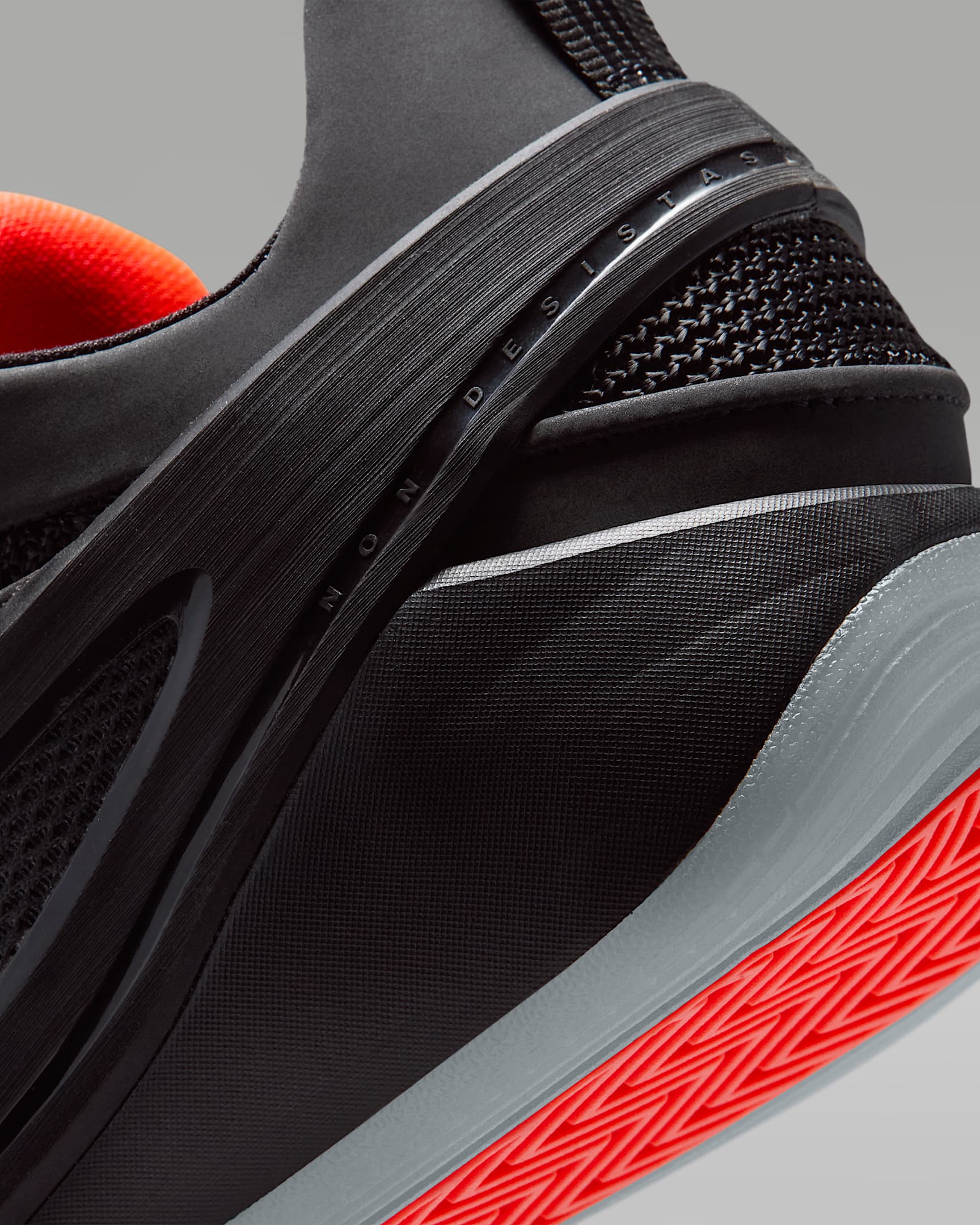 รองเท้าบาสเก็ตบอลเด็กโต Luka 5 "Black Metallic" - ดำ/Bright Crimson
