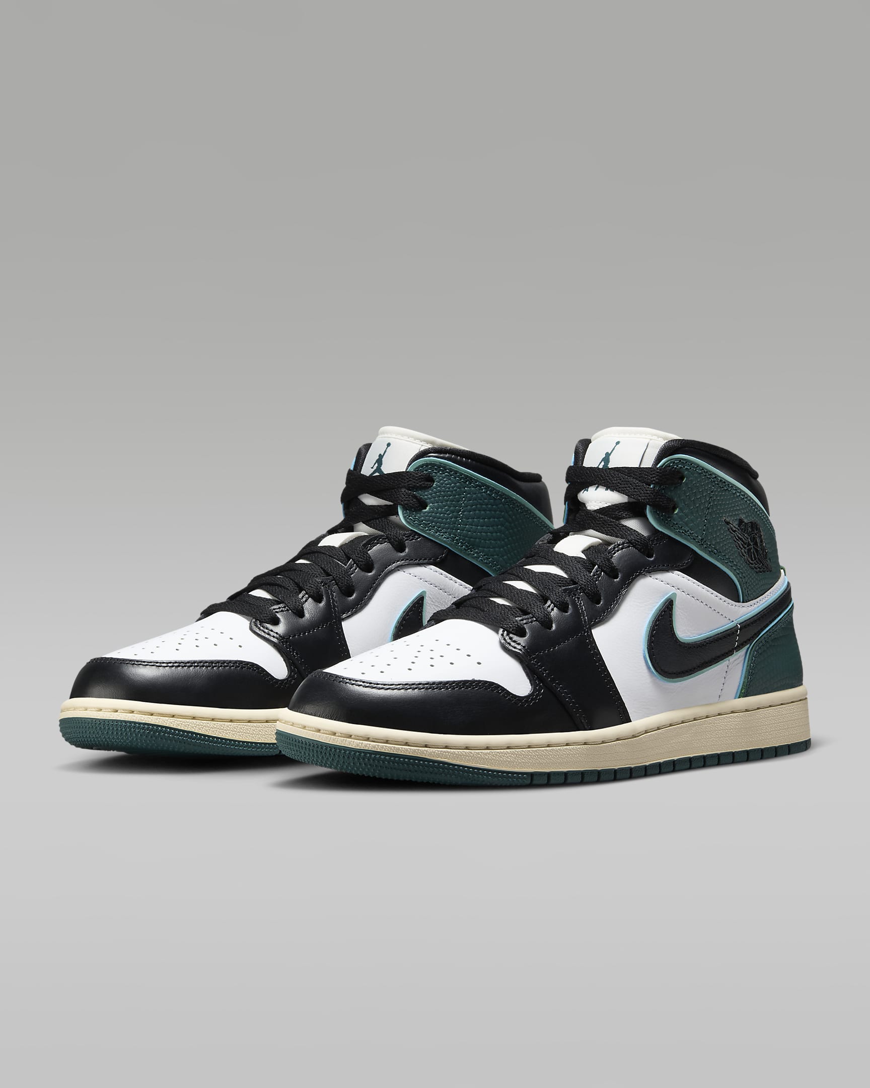 รองเท้าผู้หญิง Air Jordan 1 Mid SE - ขาว/Light Dew/Oxidized Green/ดำ