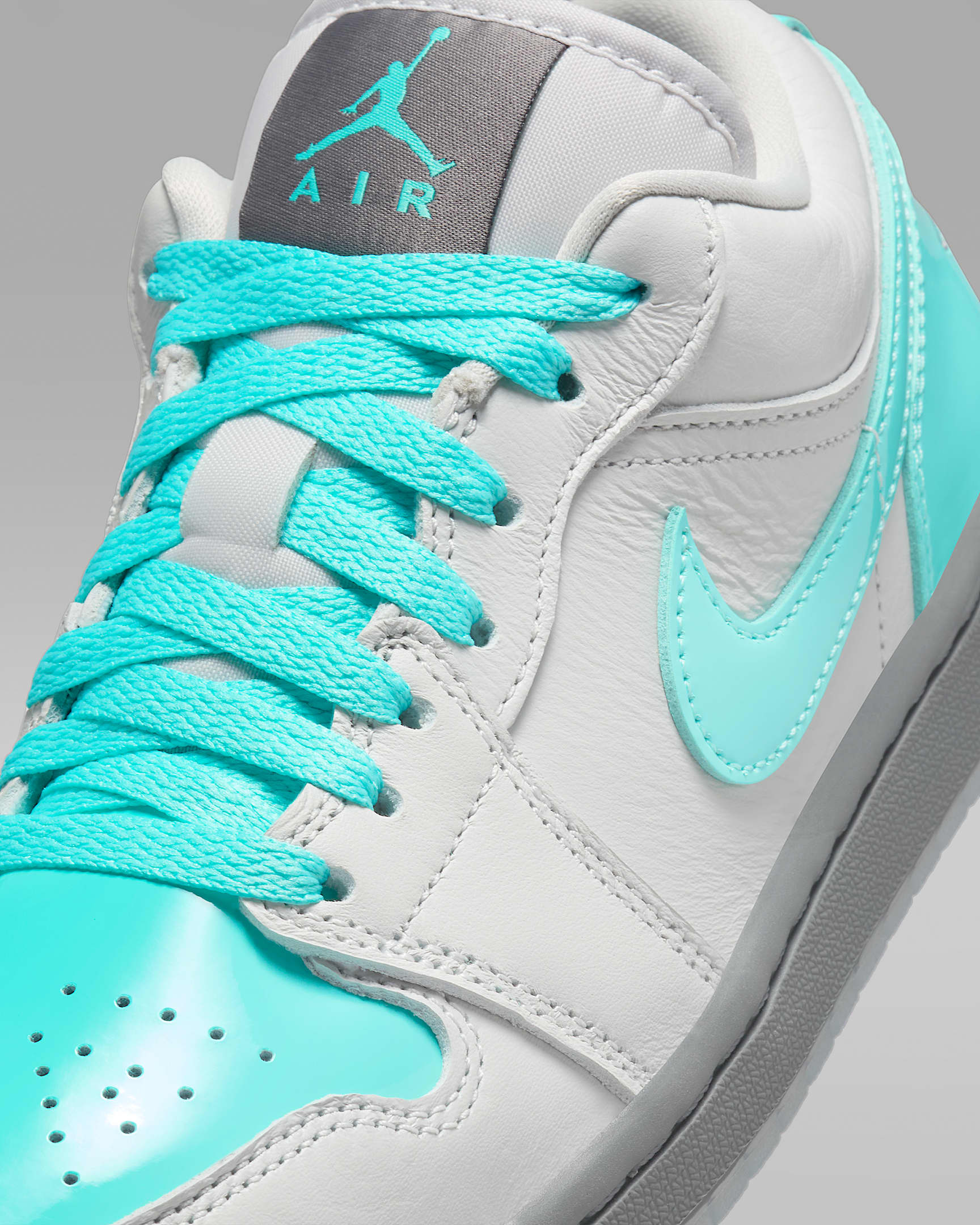 Tenis para mujer Air Jordan 1 Low SE.