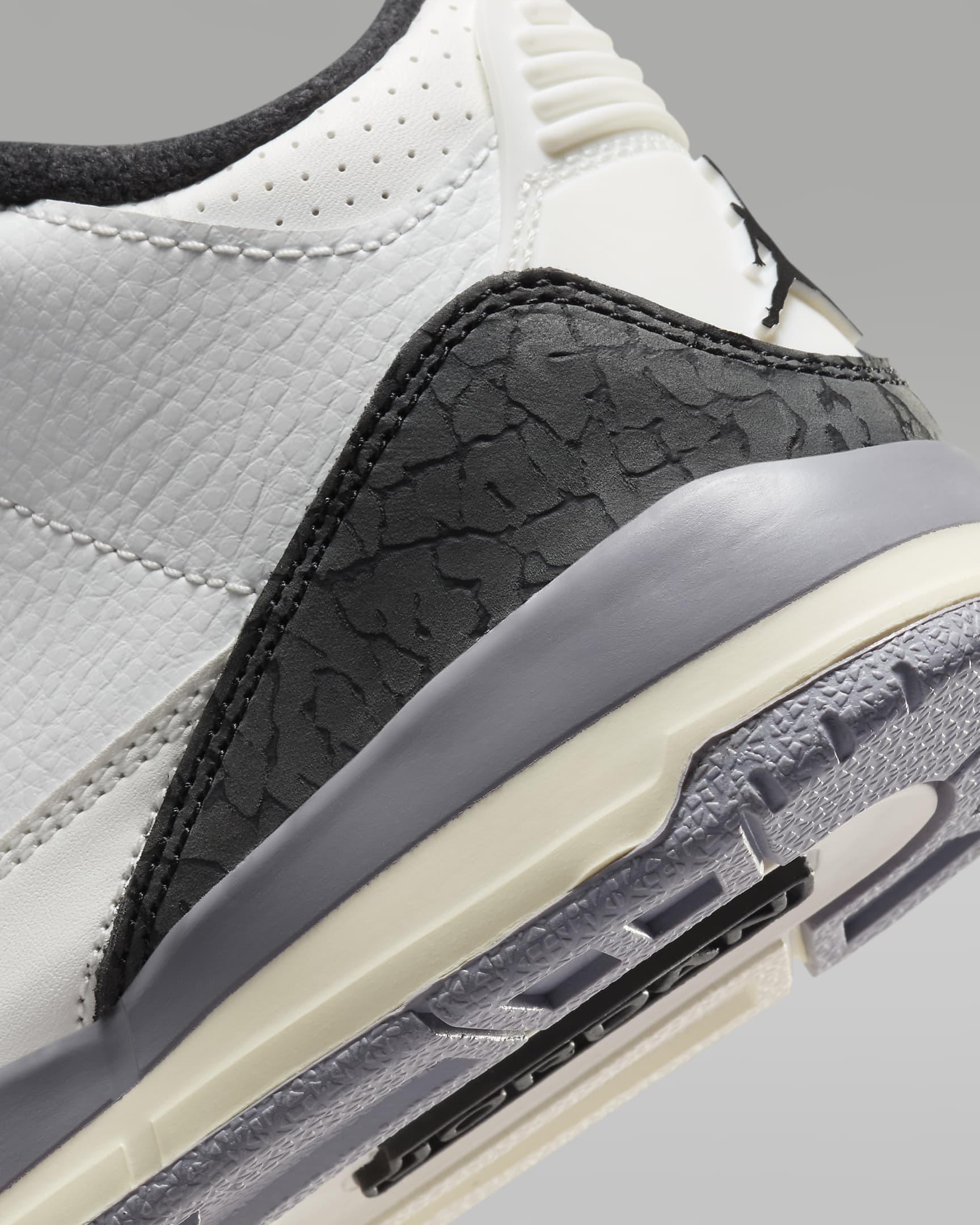 Jordan 3 Retro 'Cement Grey' Younger Kids' Shoes - Summit White/Cement Grey/Black/Fire Red