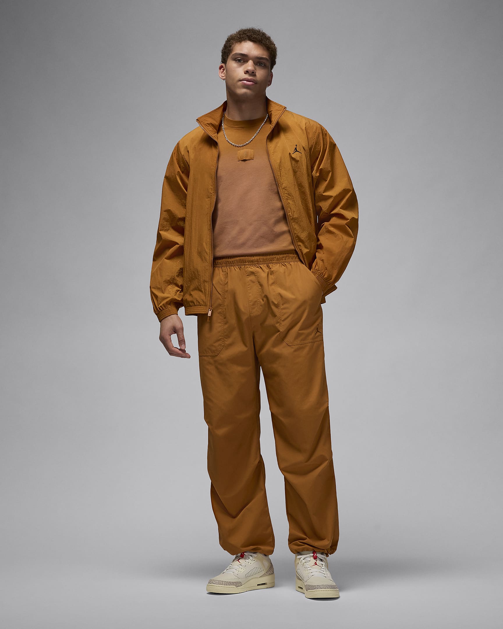 Pantaloni in tessuto Jordan Essentials – Uomo - Desert Bronze