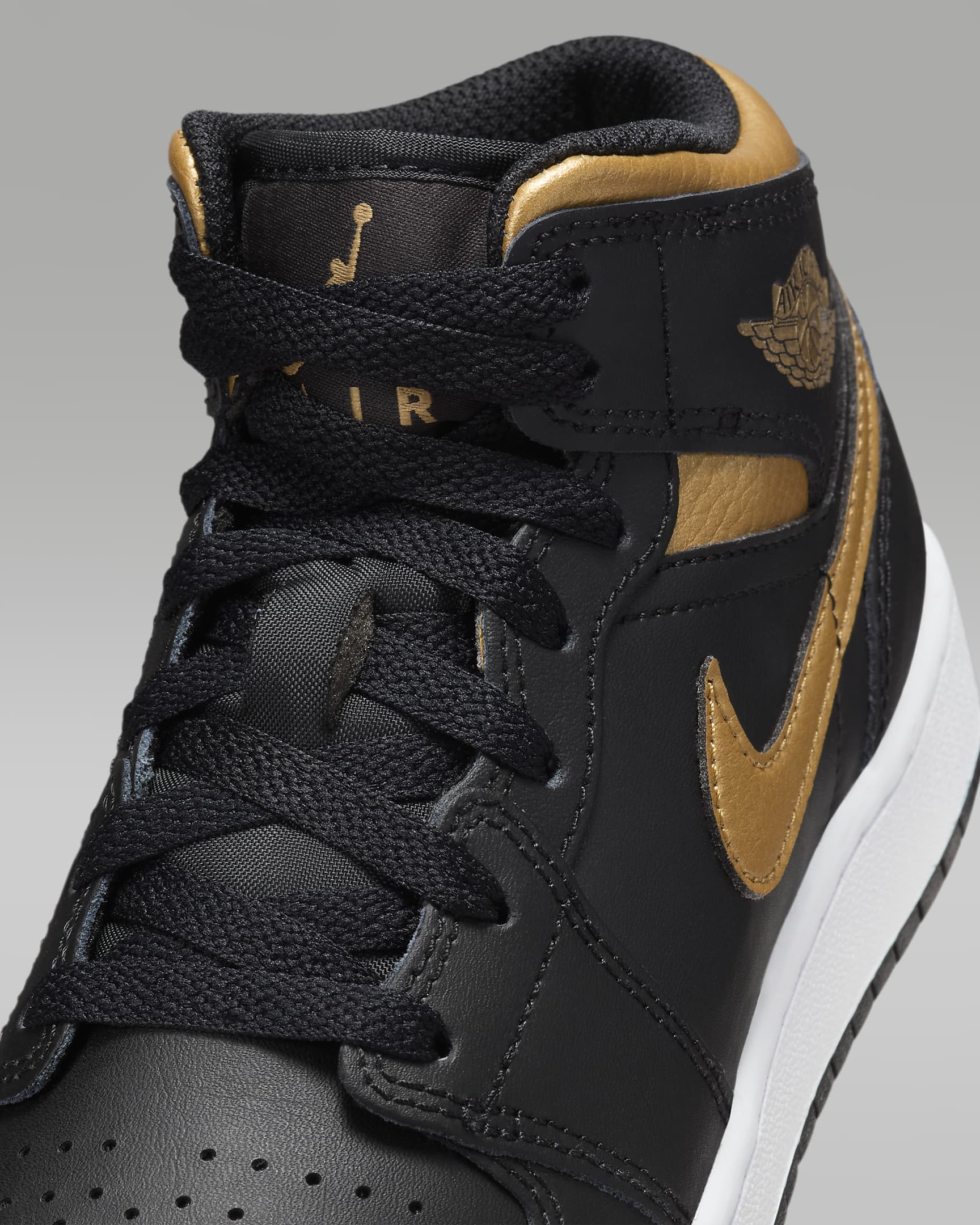 Chaussure Air Jordan 1 Mid pour ado - Noir/Blanc/Metallic Gold