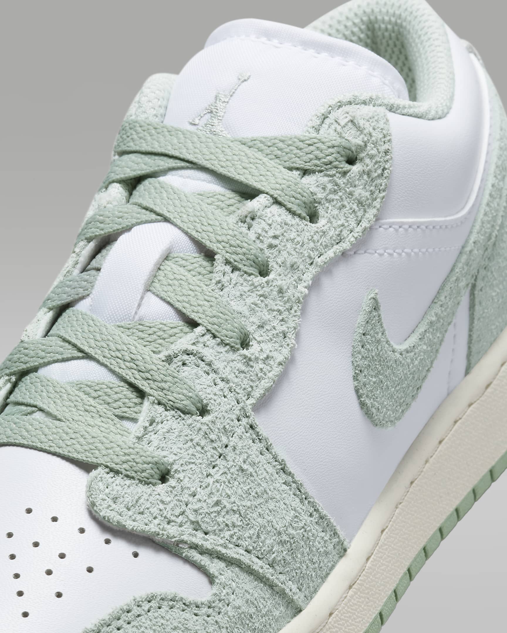 Air Jordan 1 Low SE Older Kids' Shoes - White/Sail/Seafoam