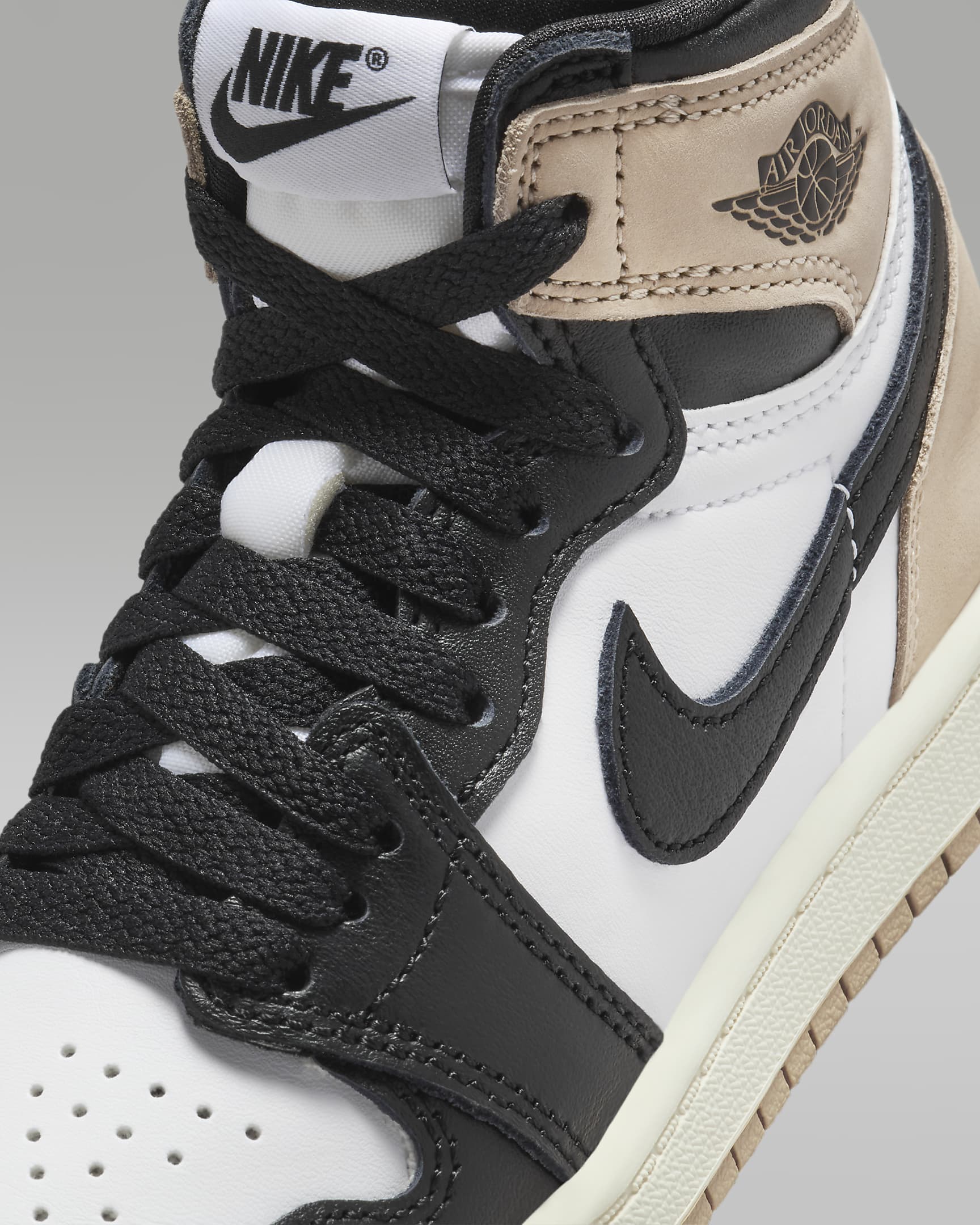 Jordan 1 Retro High OG 'Latte' Younger Kids' Shoes - Black/White/Sail/Legend Medium Brown