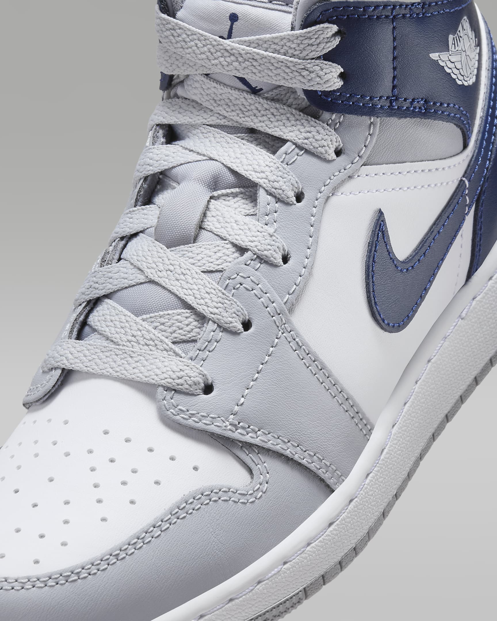 Air Jordan 1 Mid Schuh für ältere Kinder - Weiß/Wolf Grey/Midnight Navy