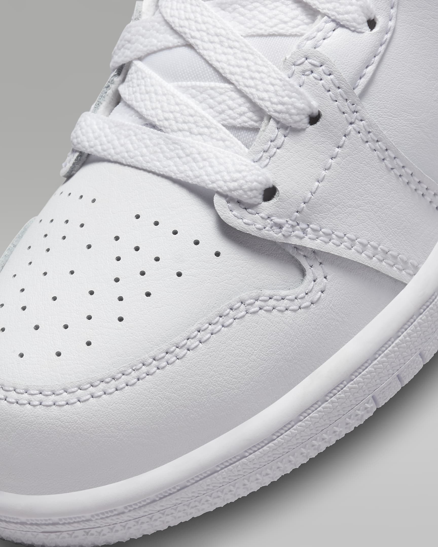 Jordan 1 Mid Younger Kids' Shoe - White/White/White